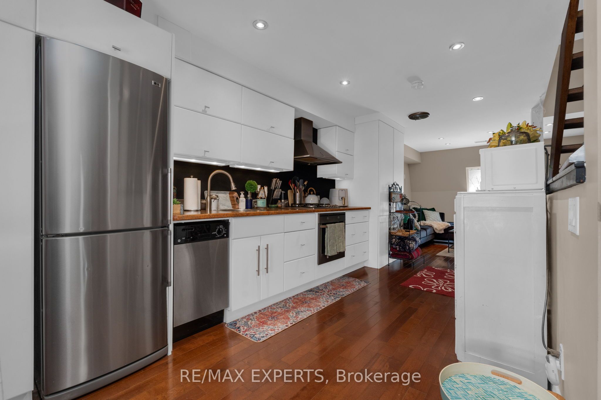 130 St David Street S Property Photo 19