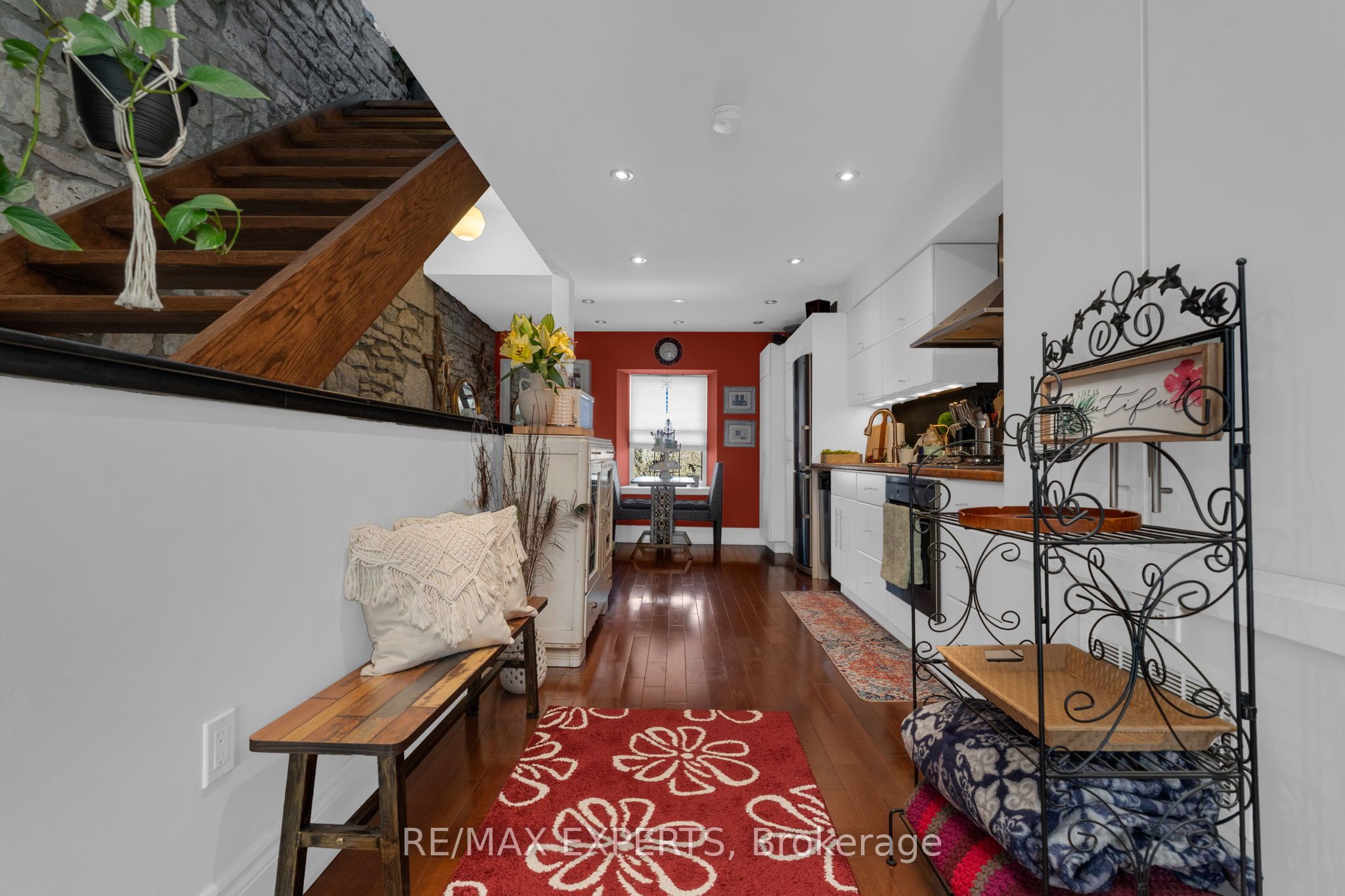 130 St David Street S Property Photo 20