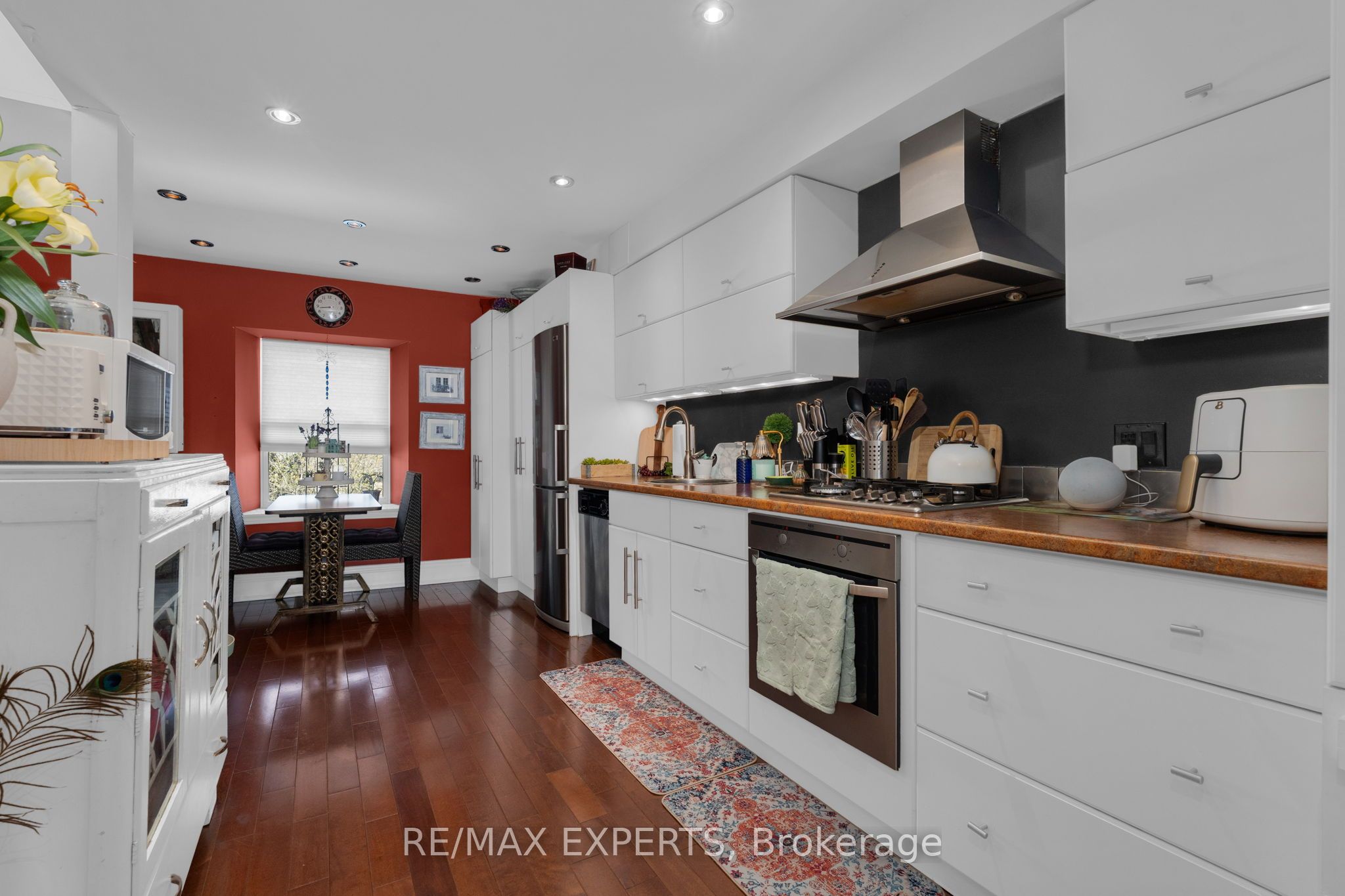 130 St David Street S Property Photo 21