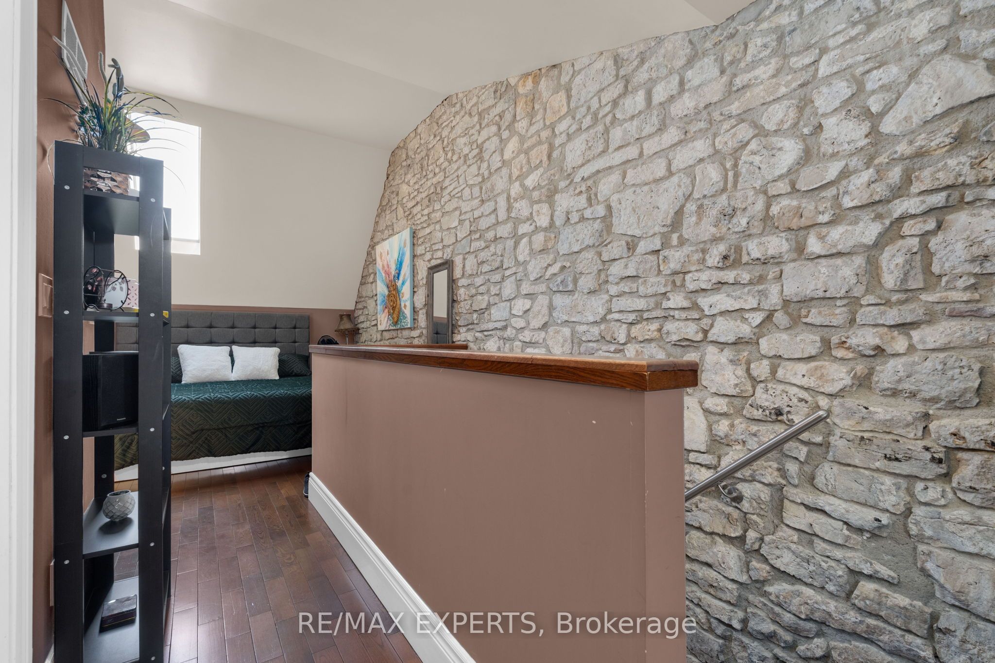 130 St David Street S Property Photo 23