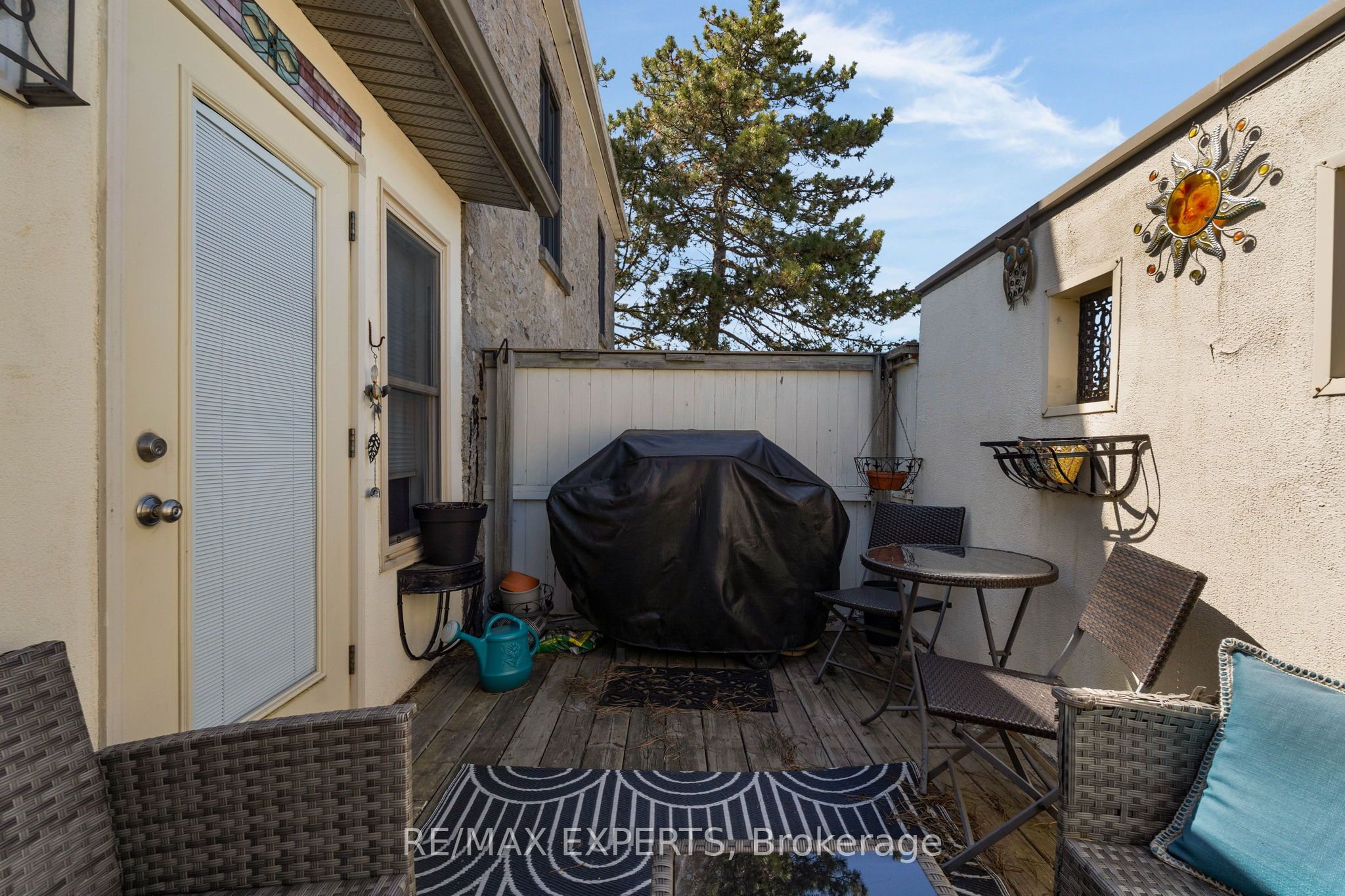 130 St David Street S Property Photo 29