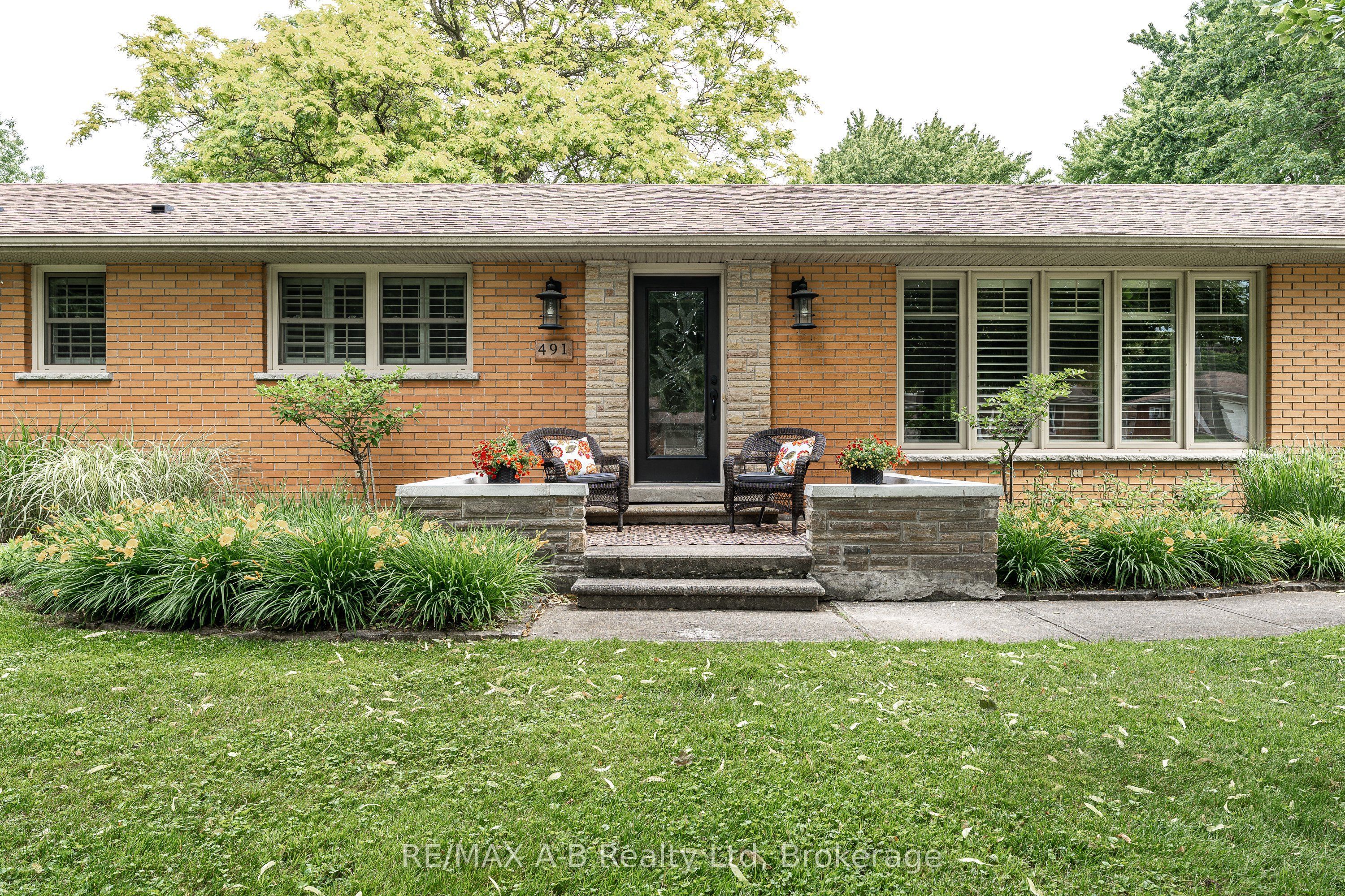 491 Elizabeth Street Property Photo 6