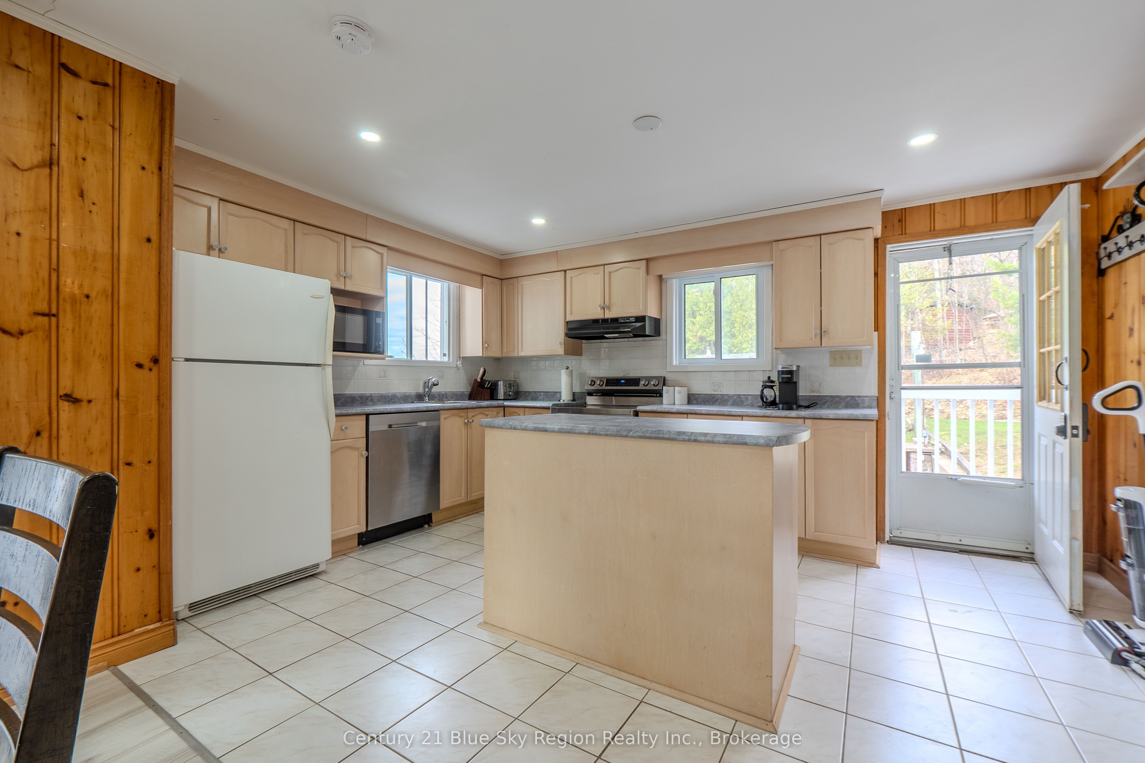 1421 Northshore Road Property Photo 11