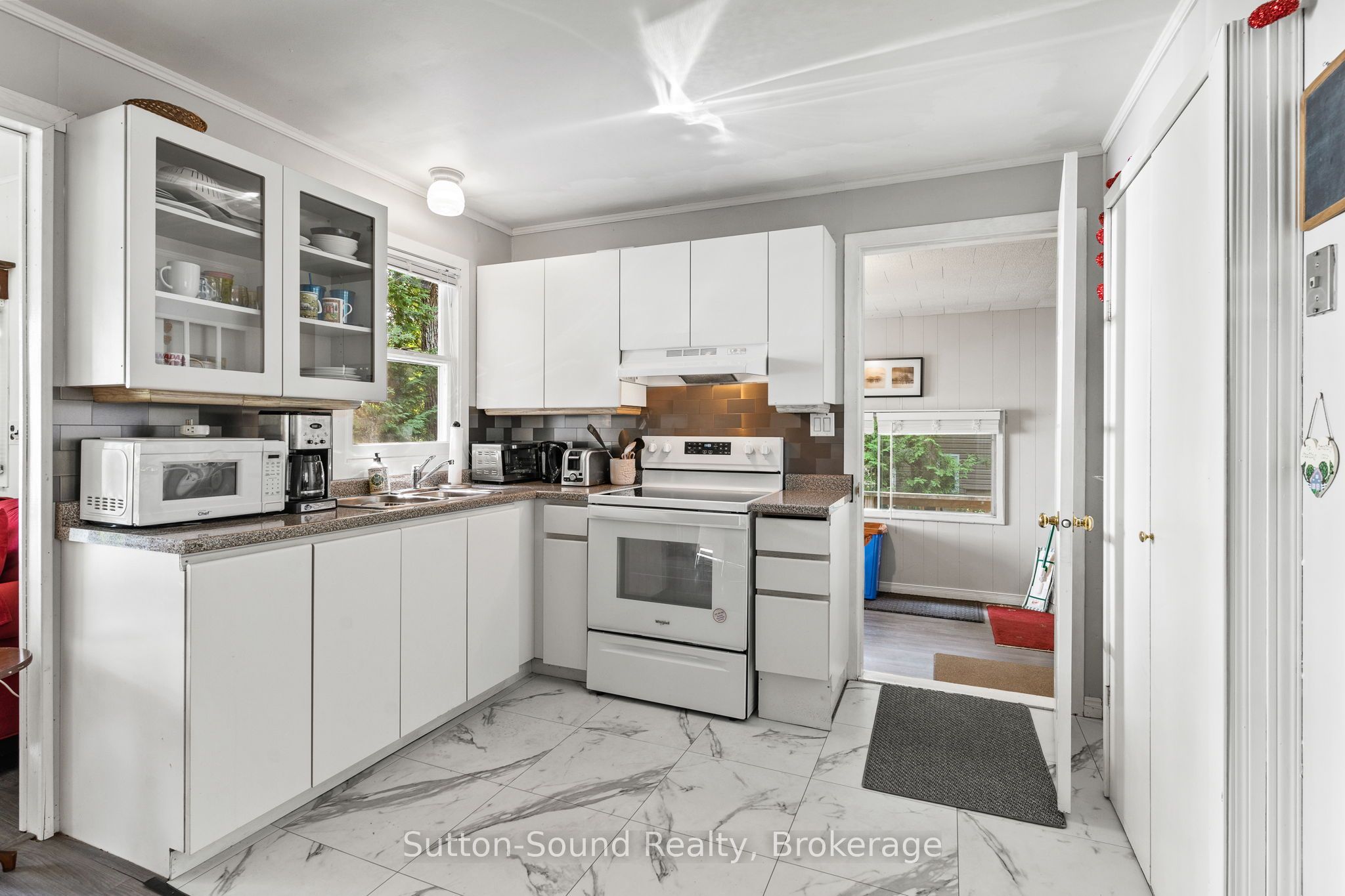 606 Mallory Beach Road Property Photo 10