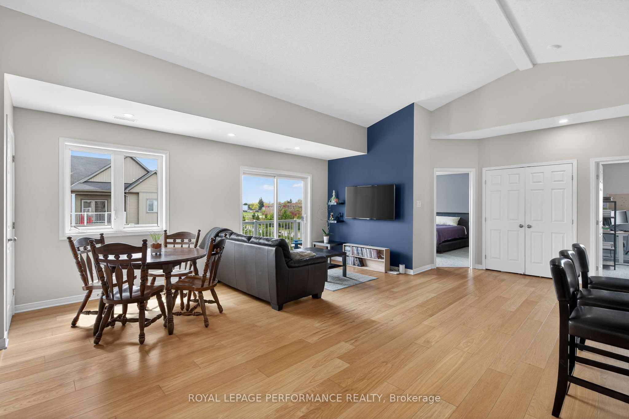 104 Sternes Private Property Photo 3
