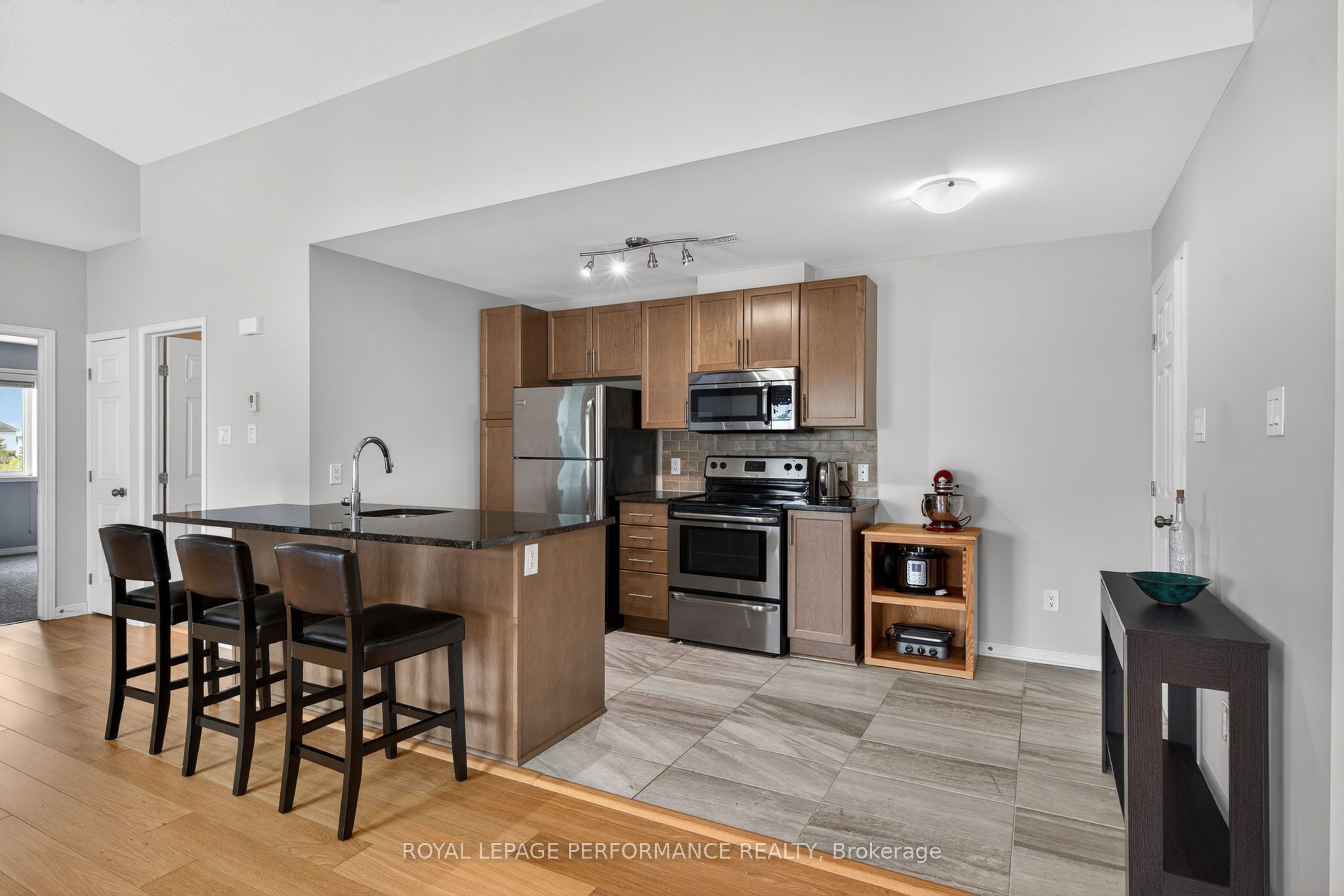 104 Sternes Private Property Photo 4