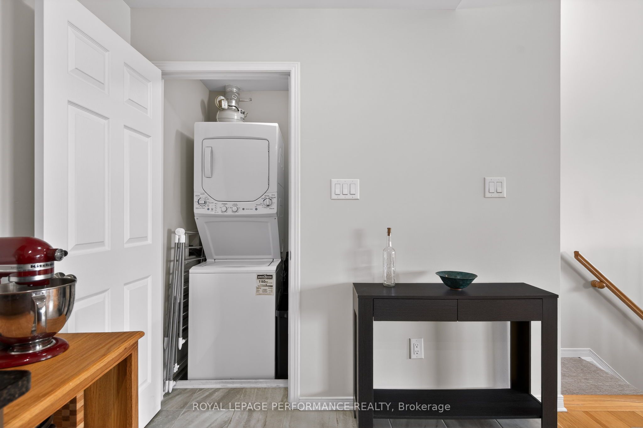104 Sternes Private Property Photo 8