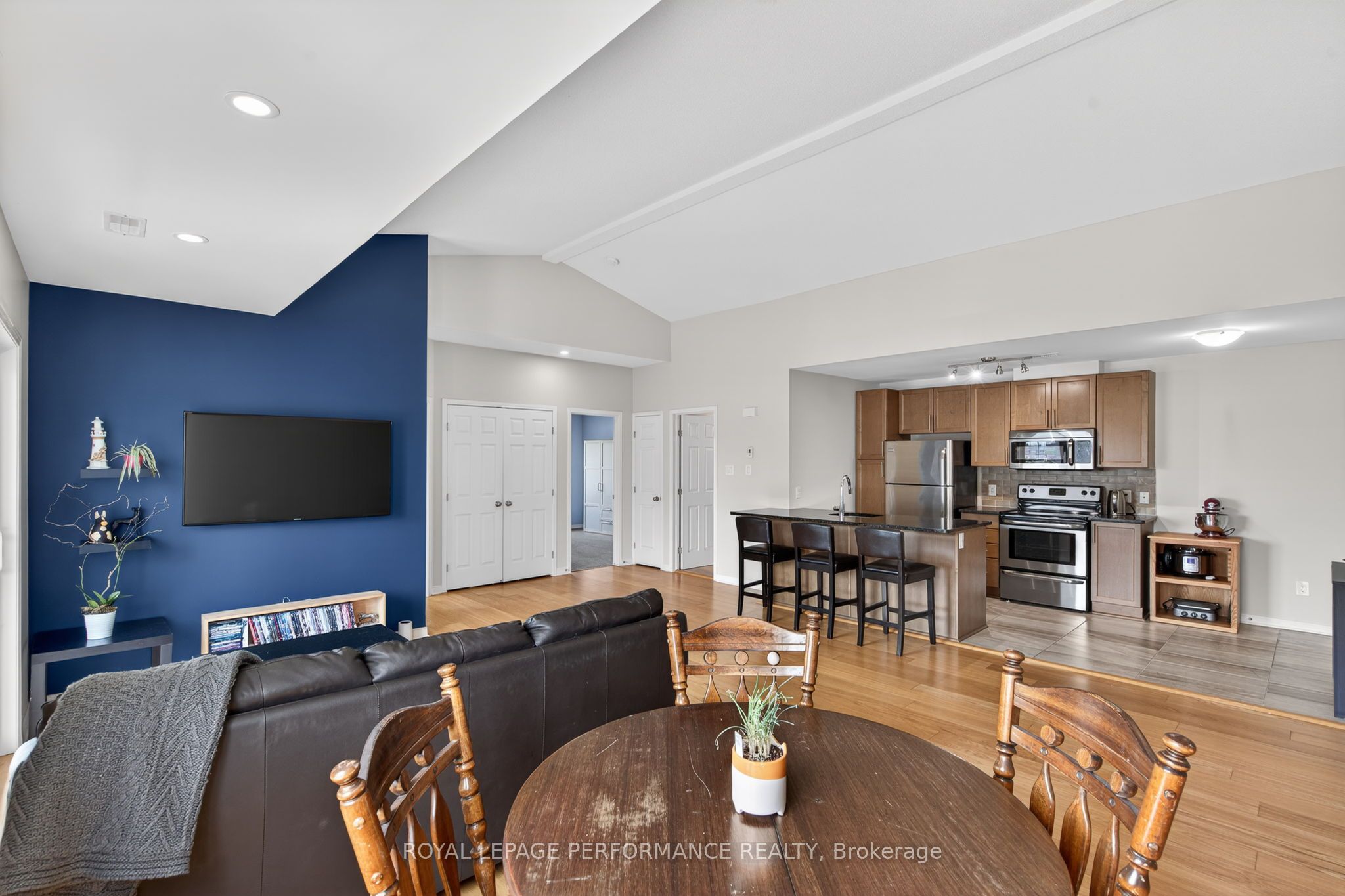104 Sternes Private Property Photo 12