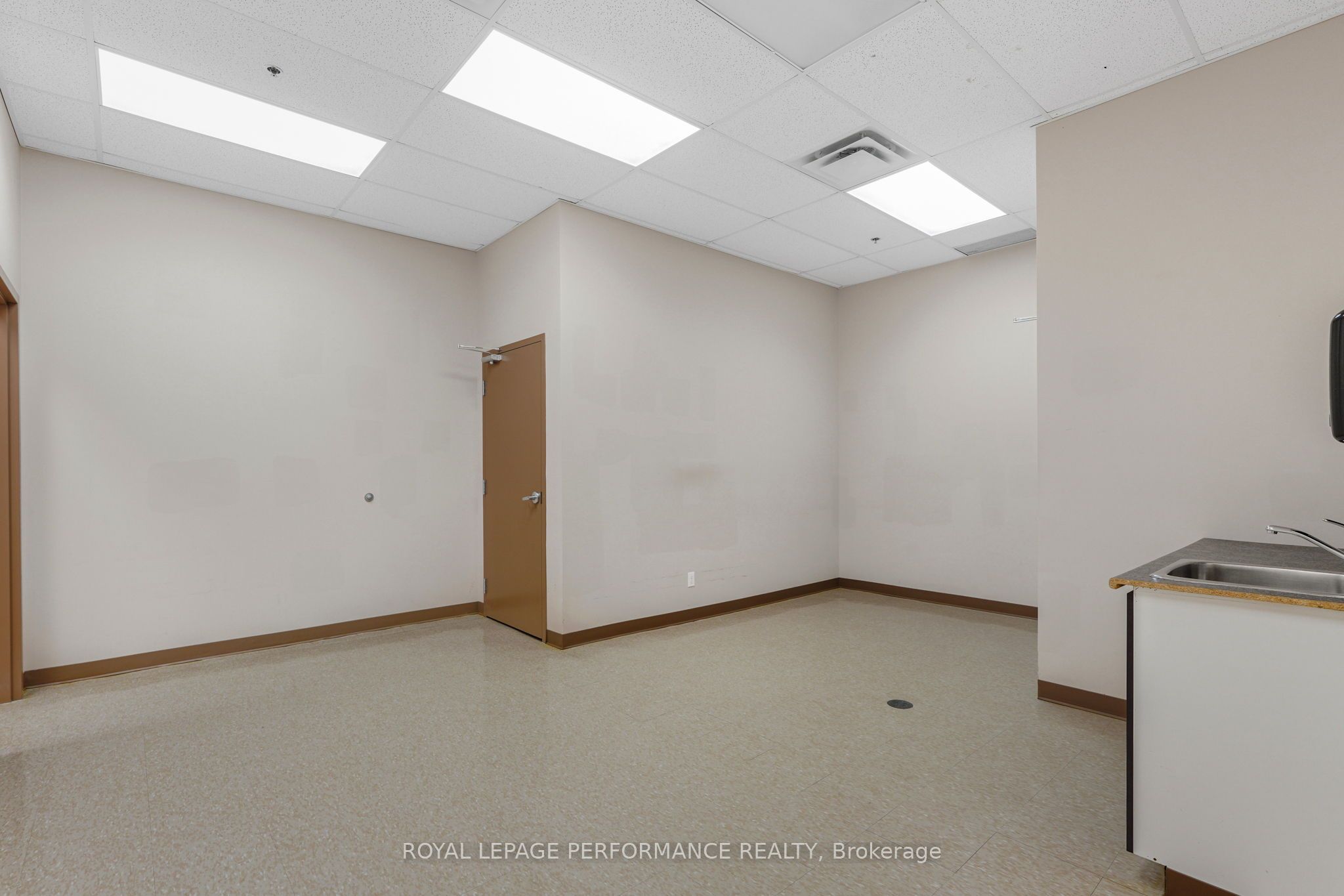 860 Caron Street 4 Property Photo 6
