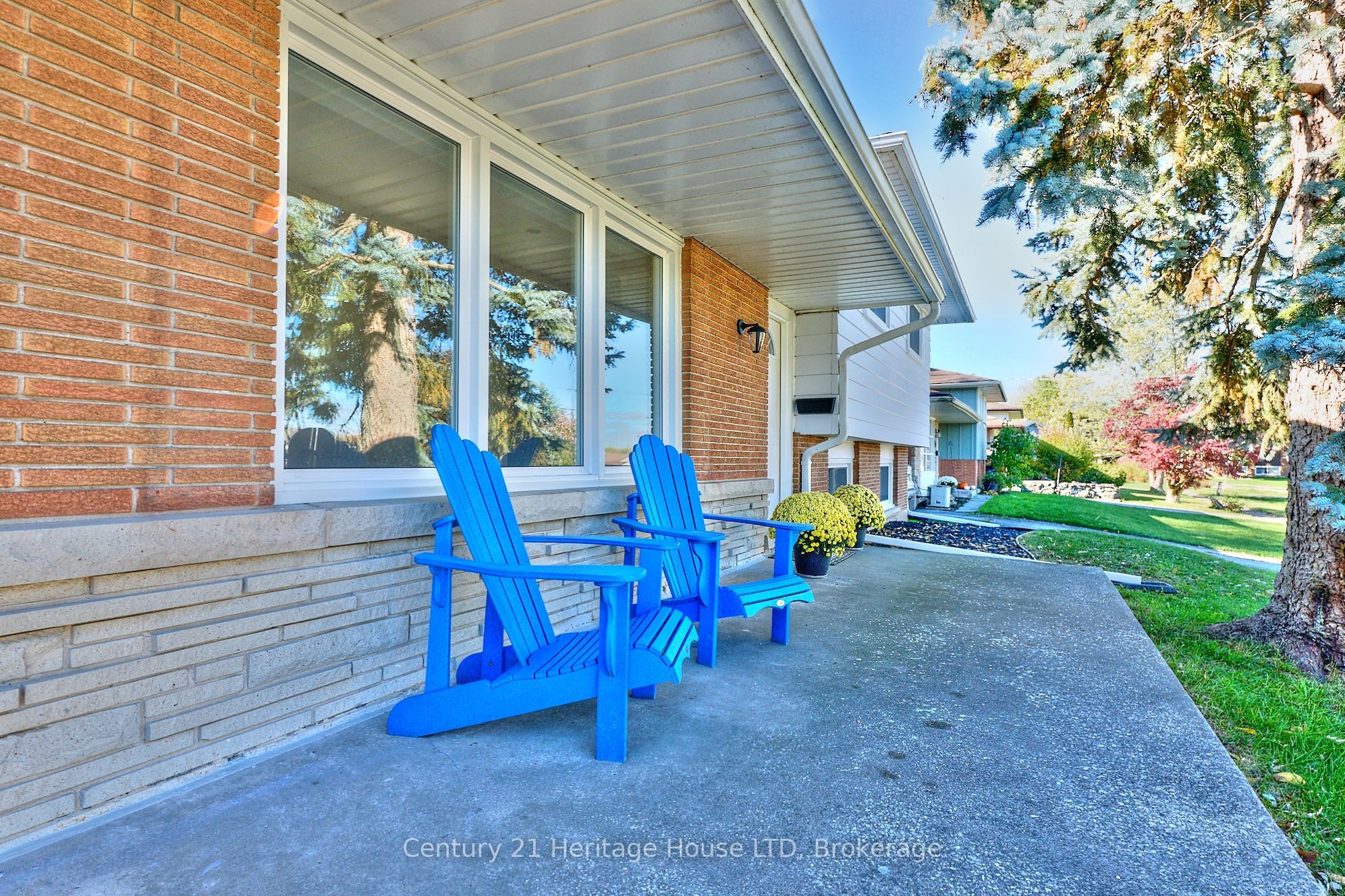148 Champlain Drive Property Photo 3