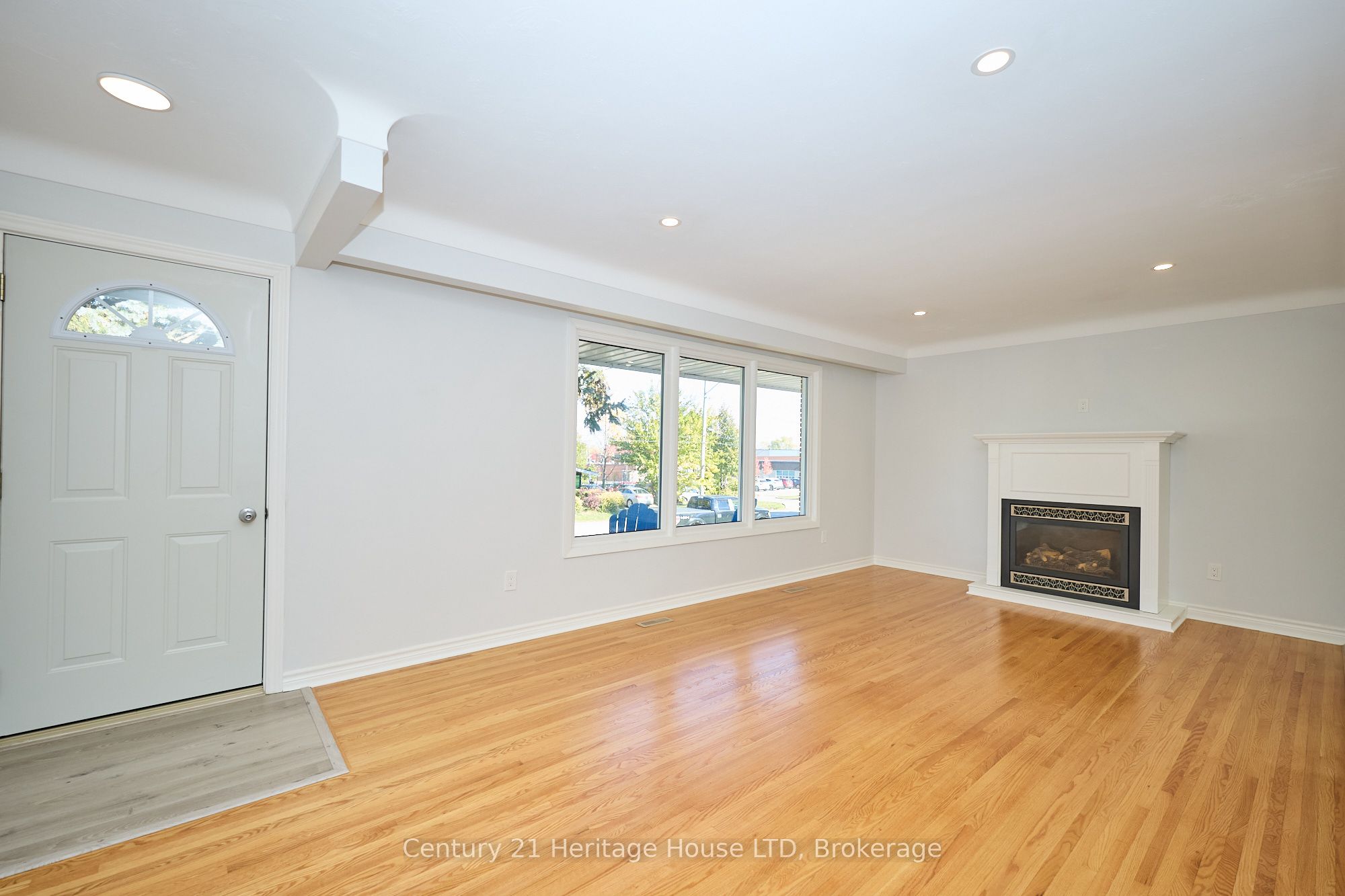 148 Champlain Drive Property Photo 5