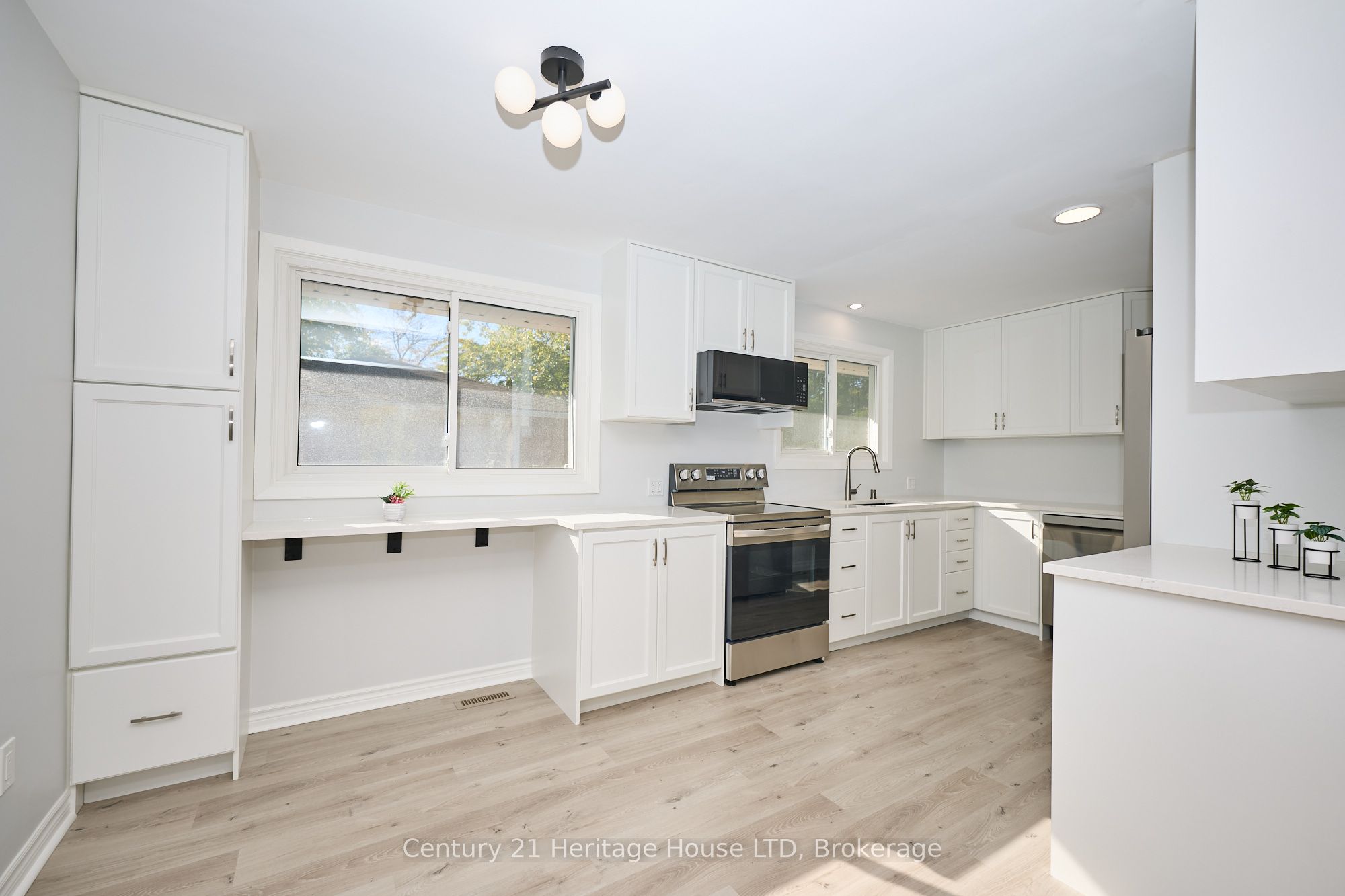 148 Champlain Drive Property Photo 8