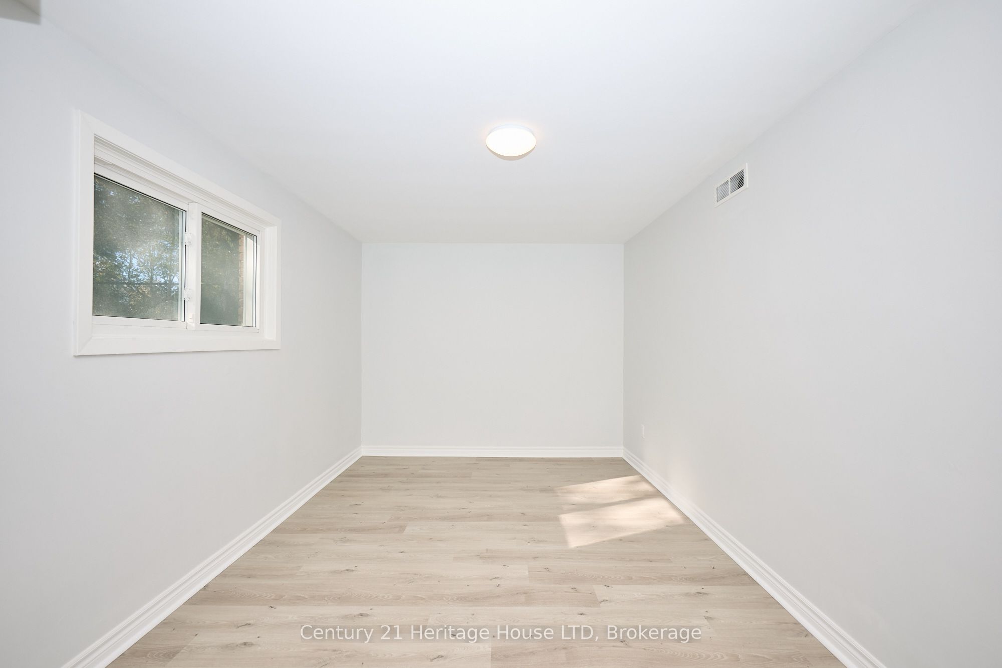 148 Champlain Drive Property Photo 17