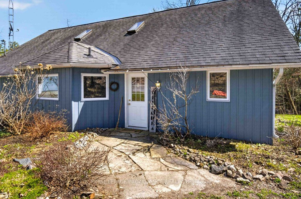 2406 Northeys Bay Road Property Photo 4