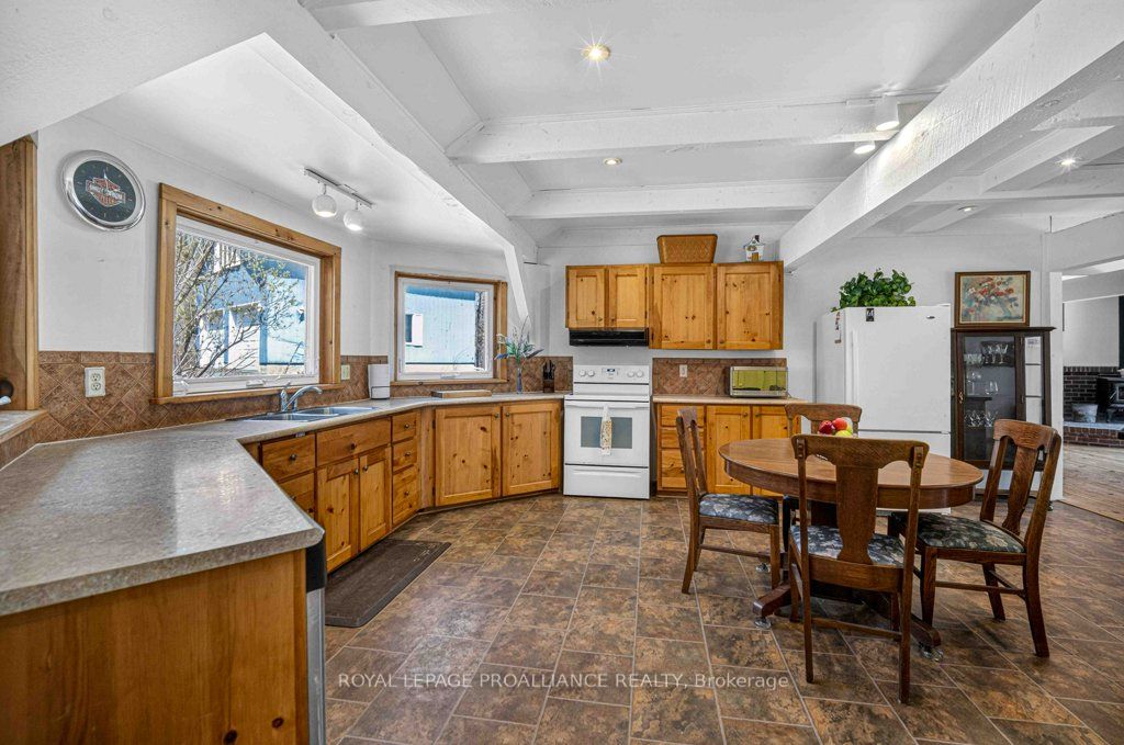 2406 Northeys Bay Road Property Photo 6