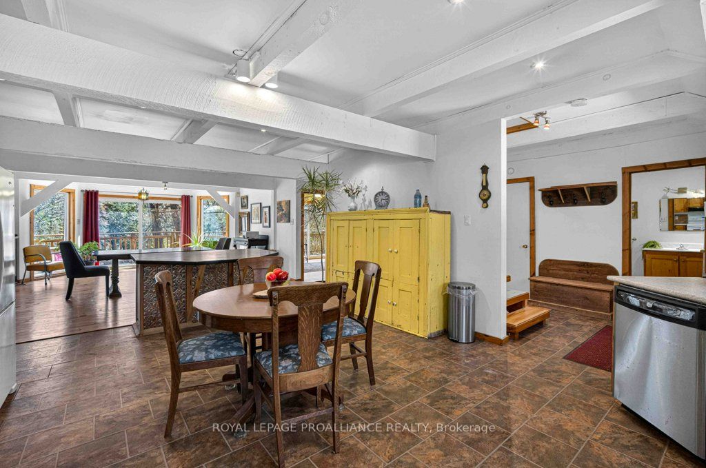 2406 Northeys Bay Road Property Photo 7