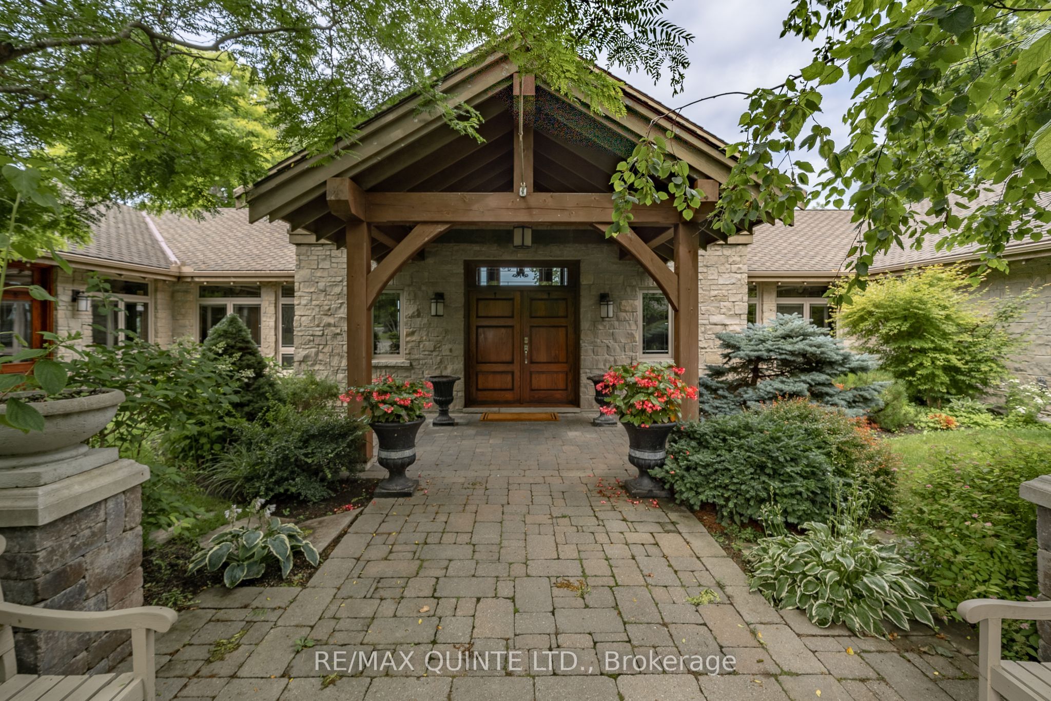 18 Loop Lane Property Photo 3