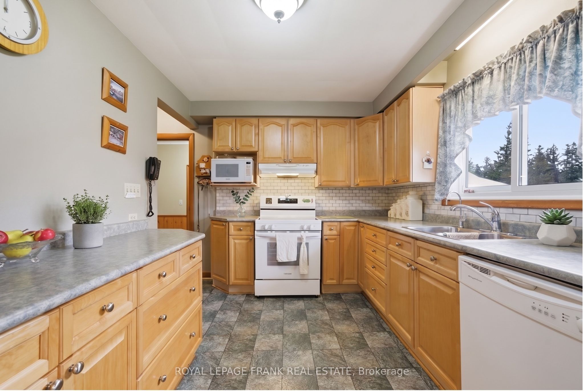 958 Eldon Road Property Photo 10