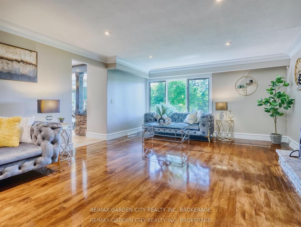 28 Marsdale Drive Property Photo 6