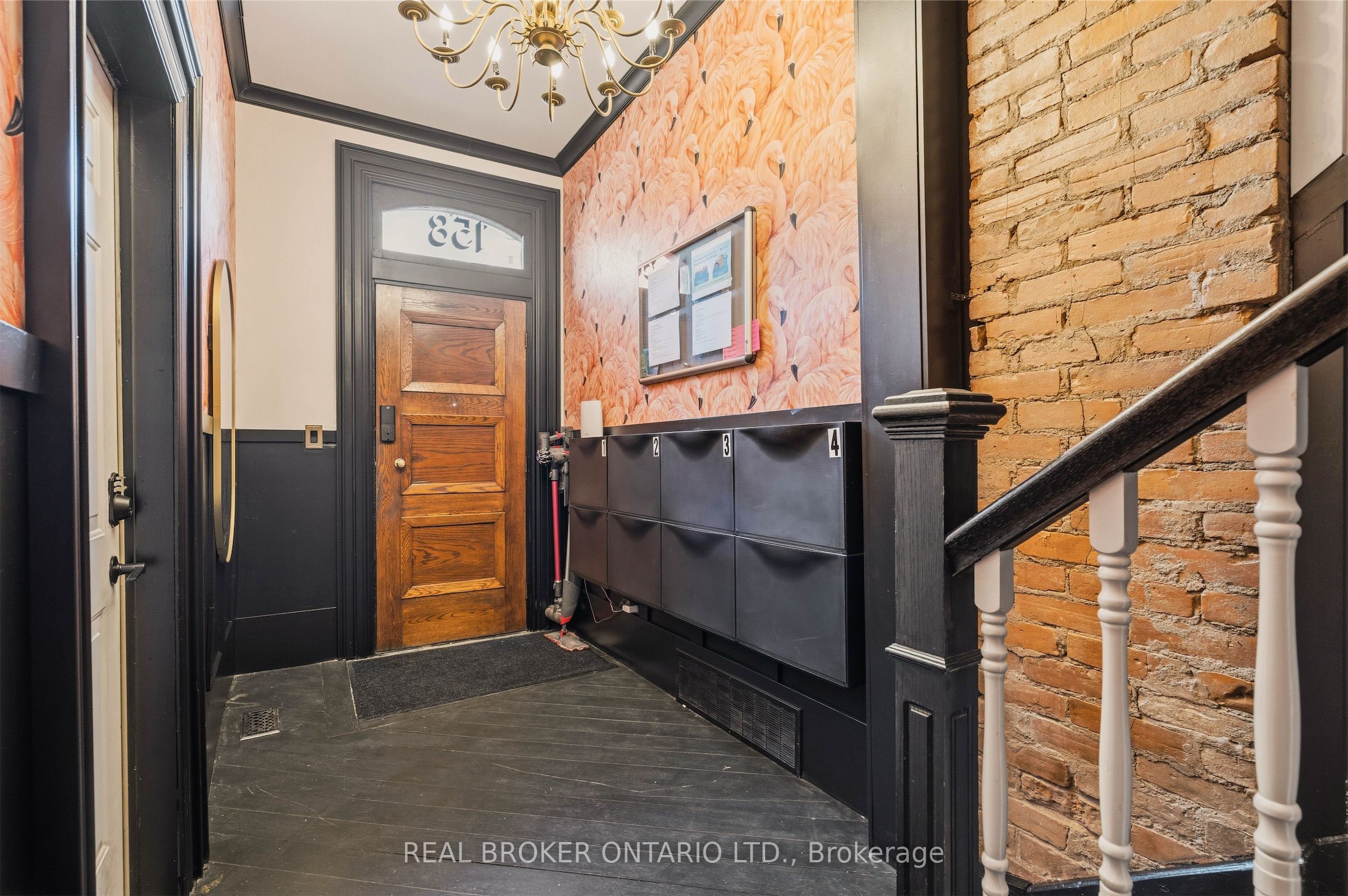 158 Hunter Street E Property Photo 4