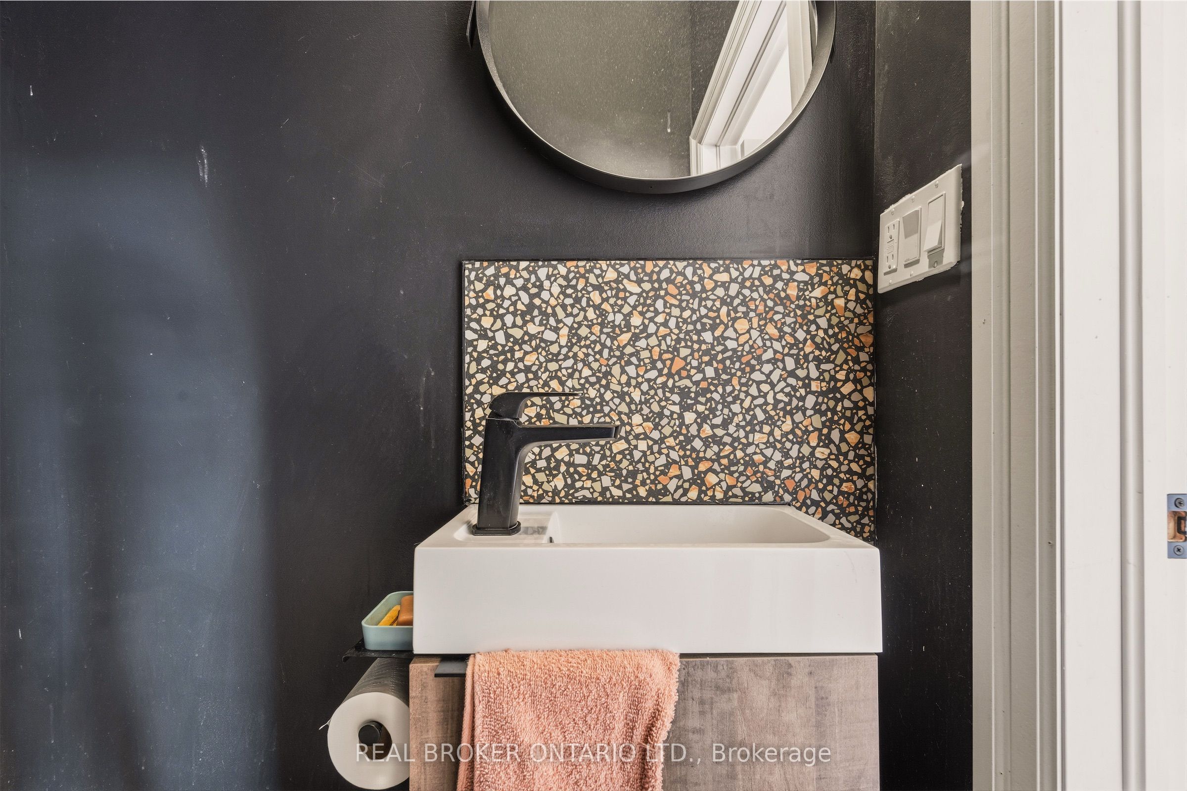 158 Hunter Street E Property Photo 15