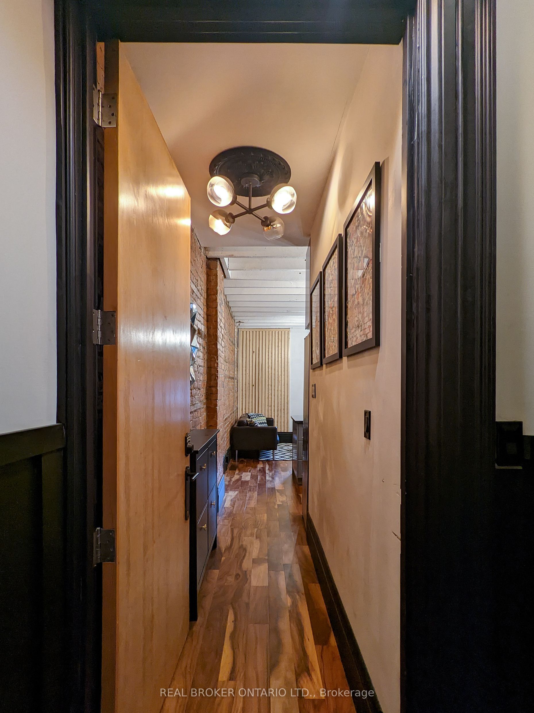 158 Hunter Street E Property Photo 16