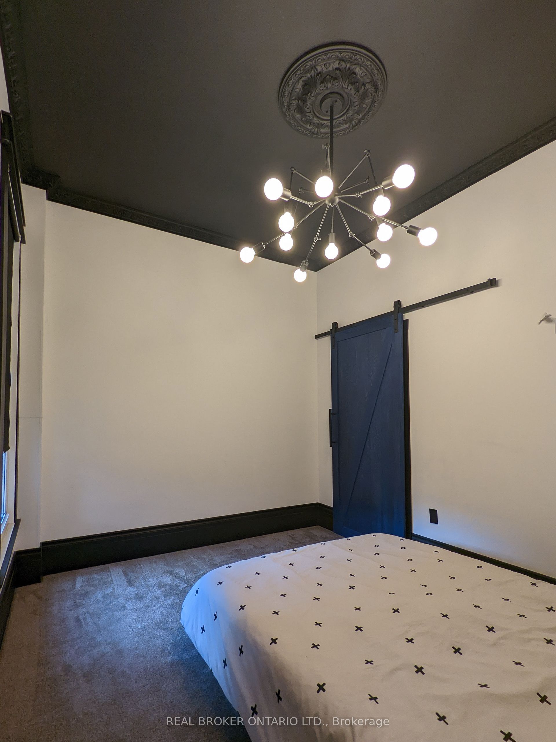 158 Hunter Street E Property Photo 23
