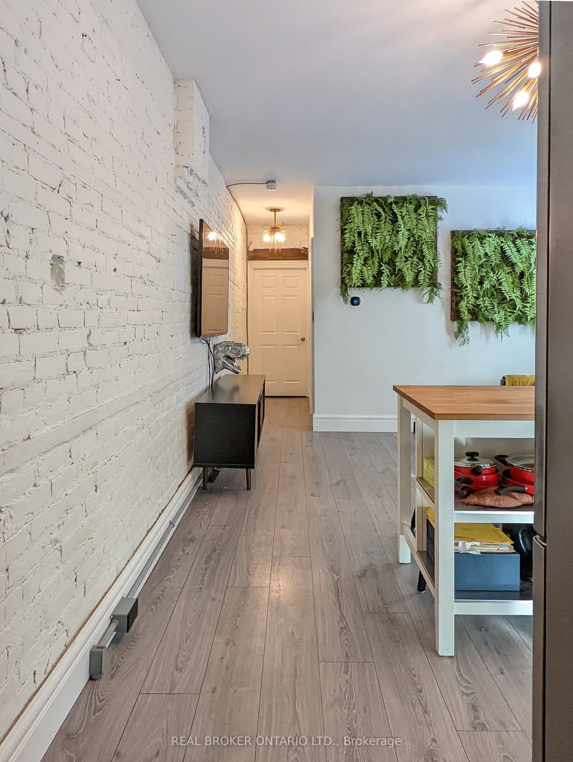 158 Hunter Street E Property Photo 27