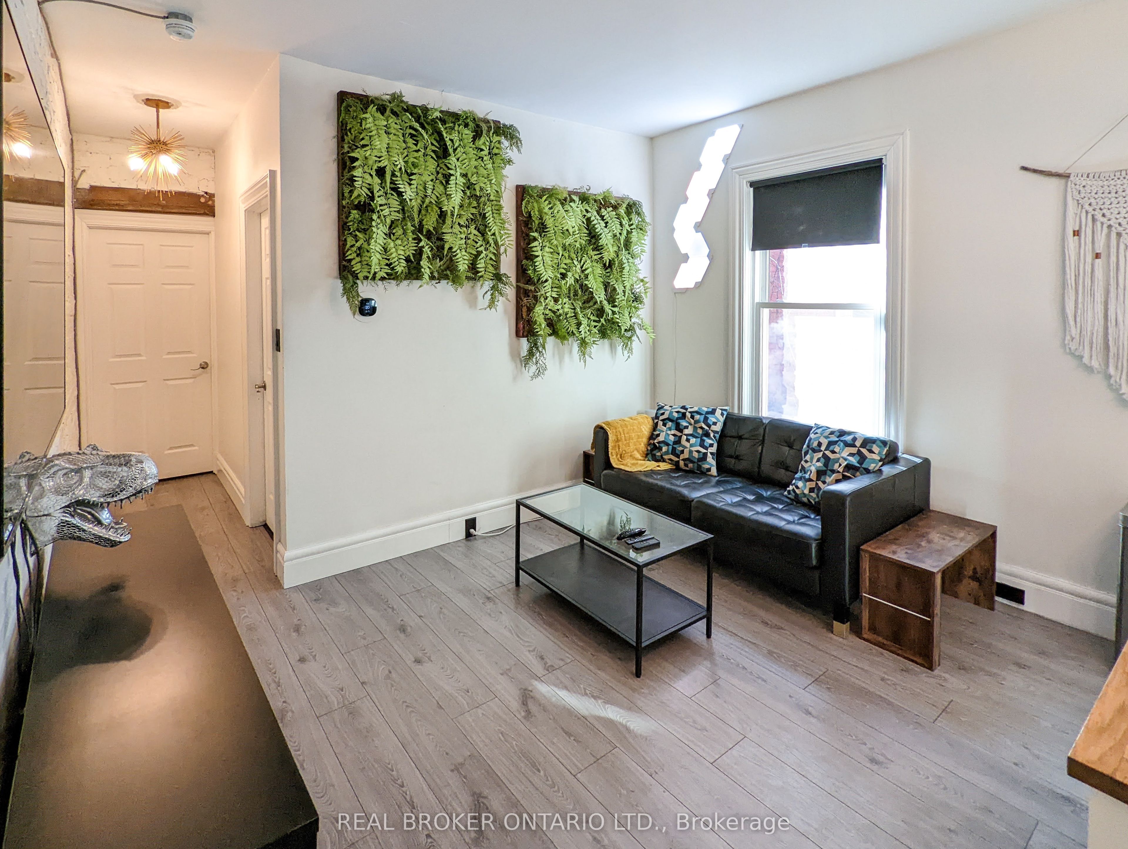 158 Hunter Street E Property Photo 28