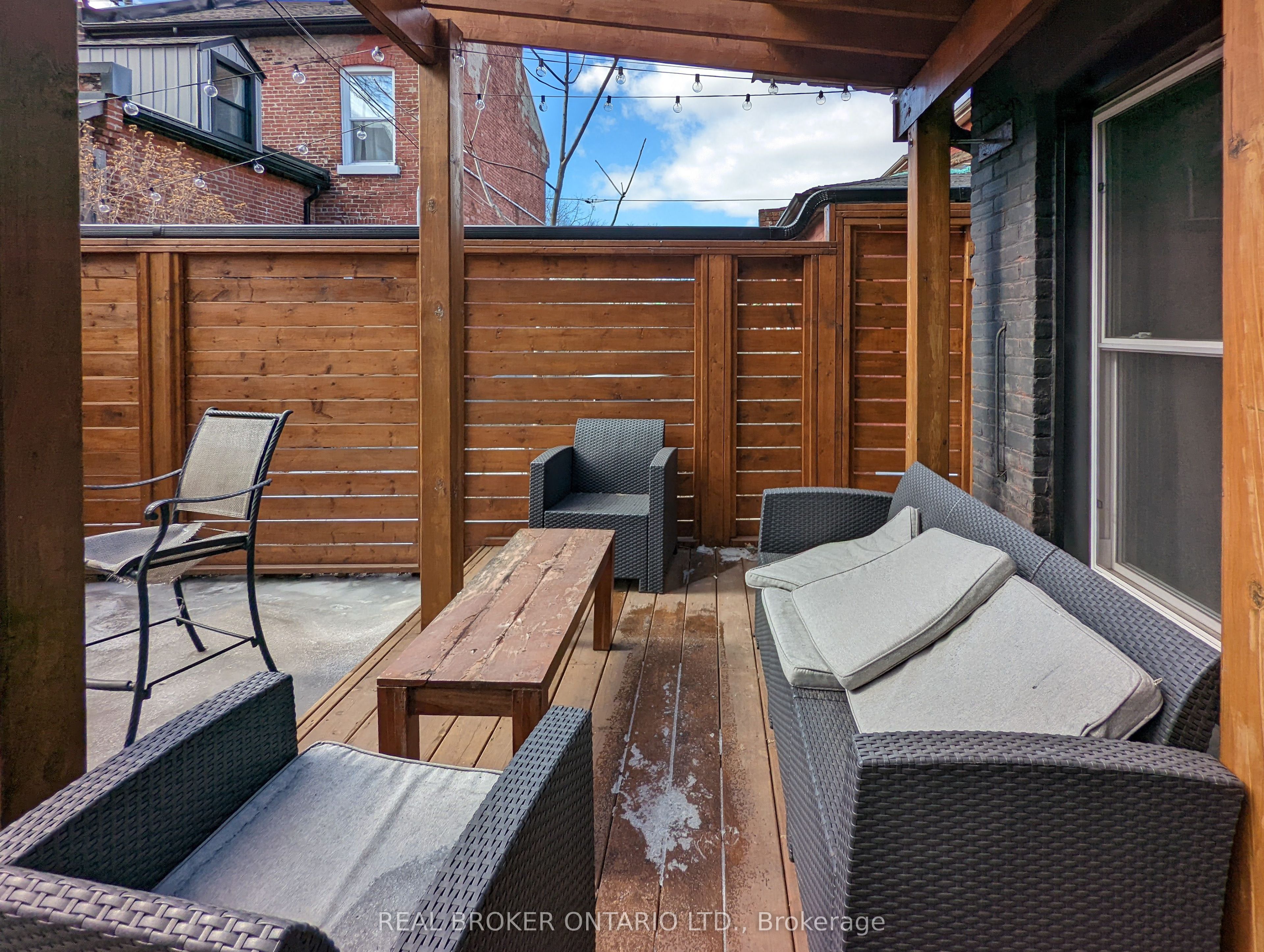 158 Hunter Street E Property Photo 37
