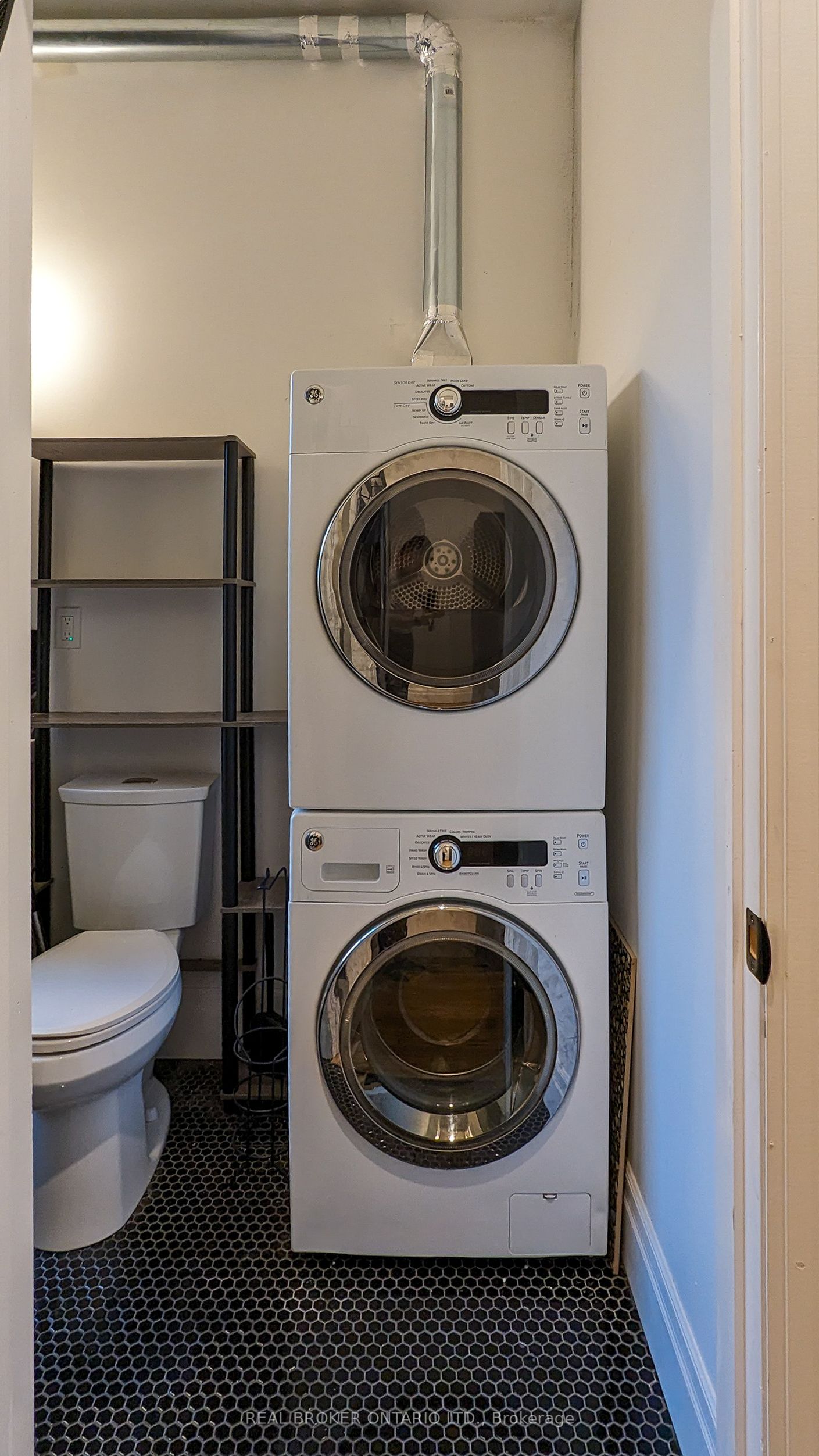 158 Hunter Street E Property Photo 46