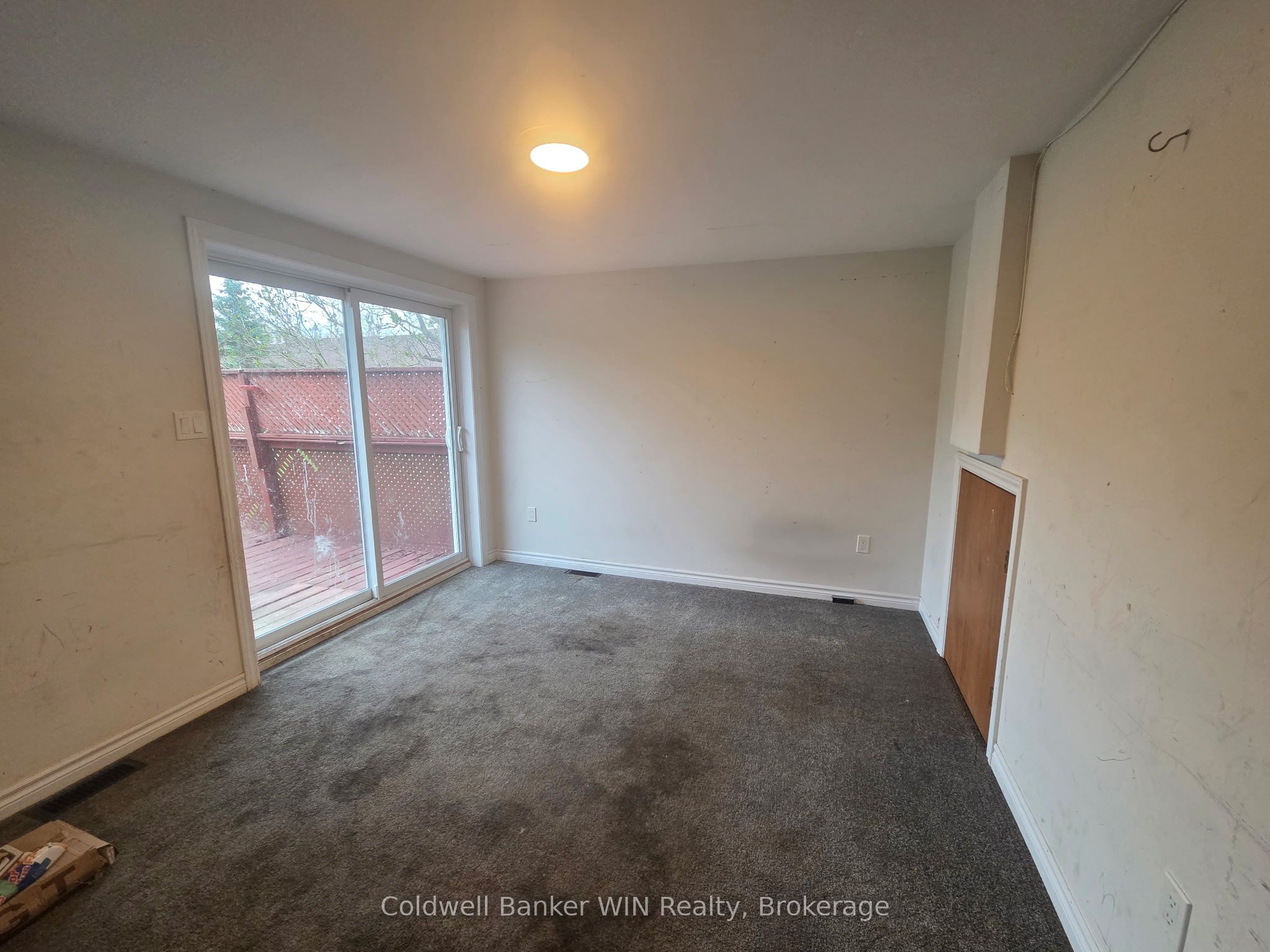 456 Queen Street W Property Photo 15