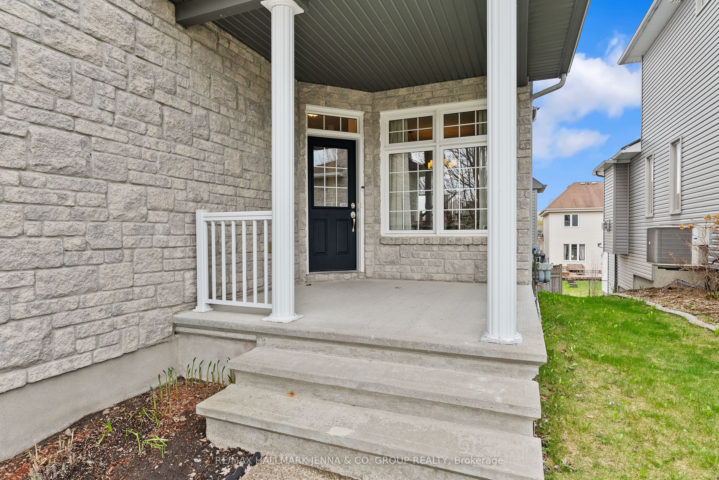281 Topaze Crescent Property Photo 2