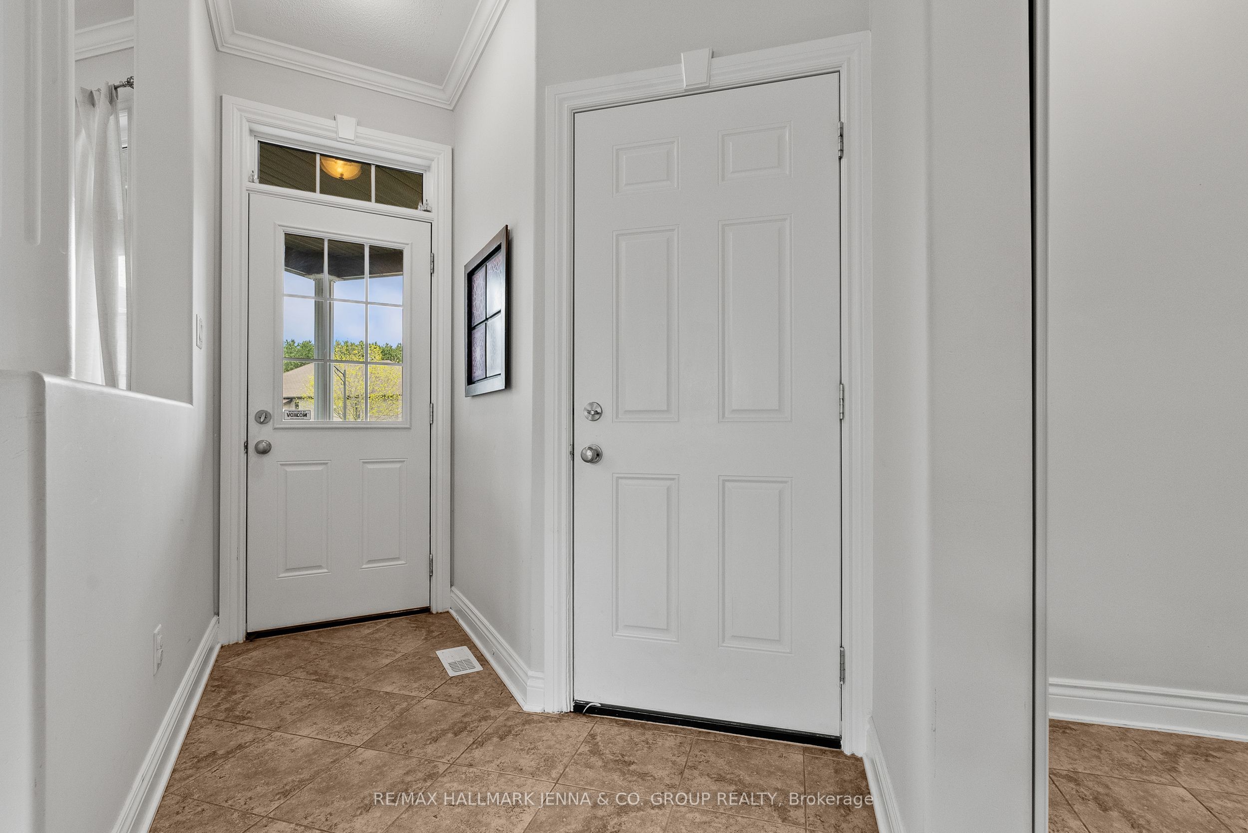 281 Topaze Crescent Property Photo 3