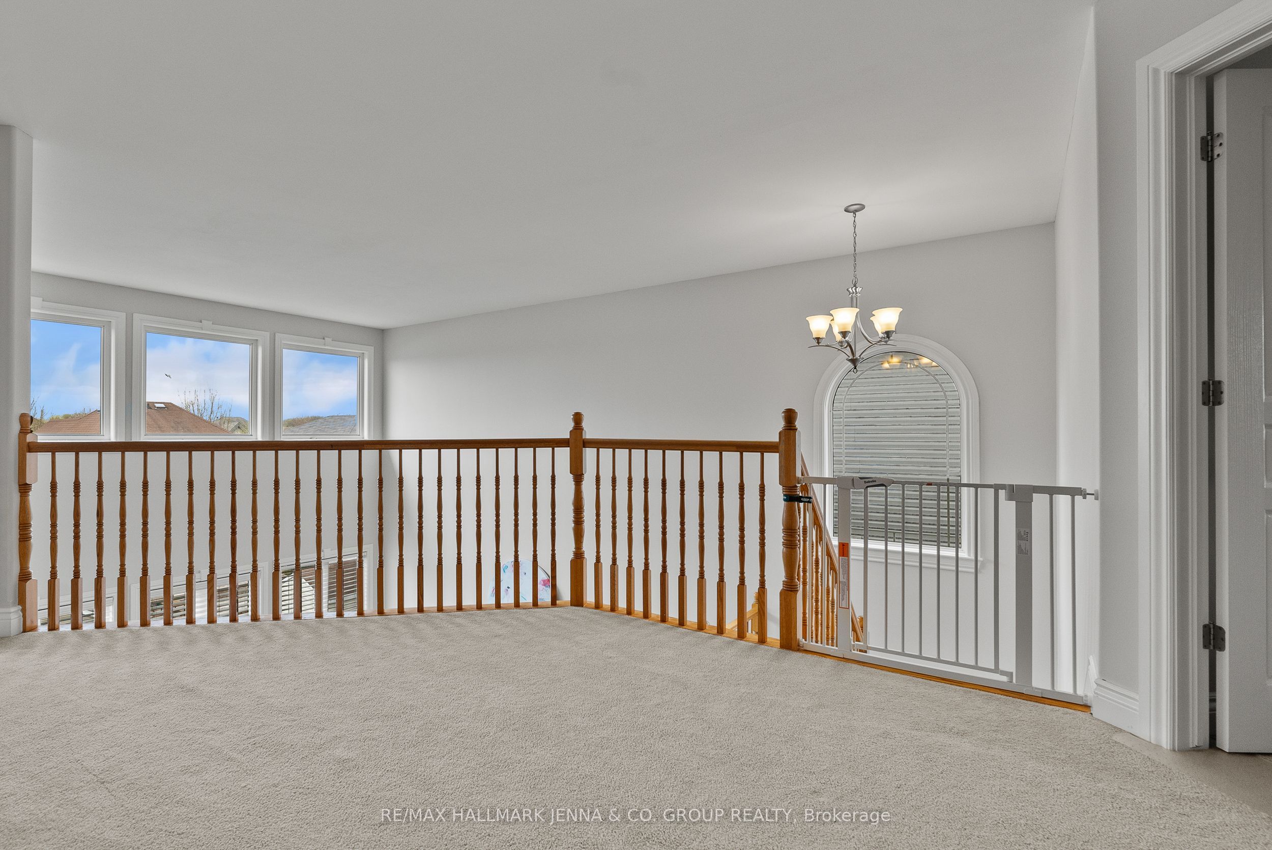 281 Topaze Crescent Property Photo 14