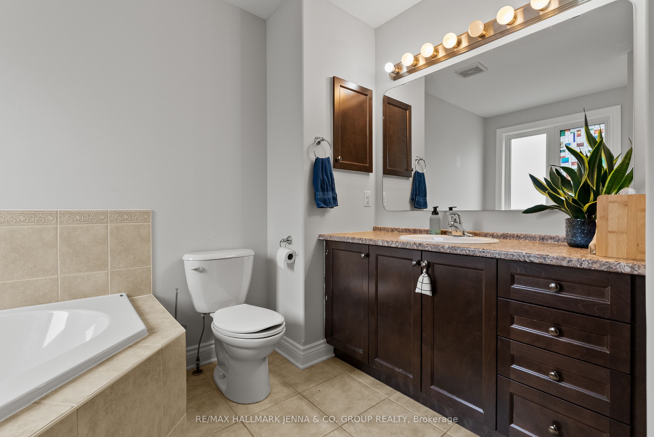 281 Topaze Crescent Property Photo 18
