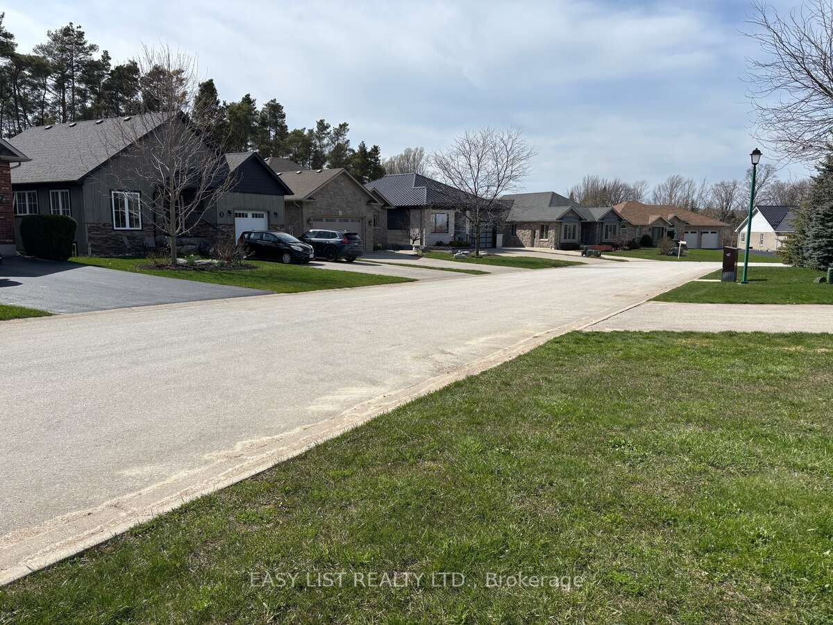 7 Glen Abbey Court Property Photo 3