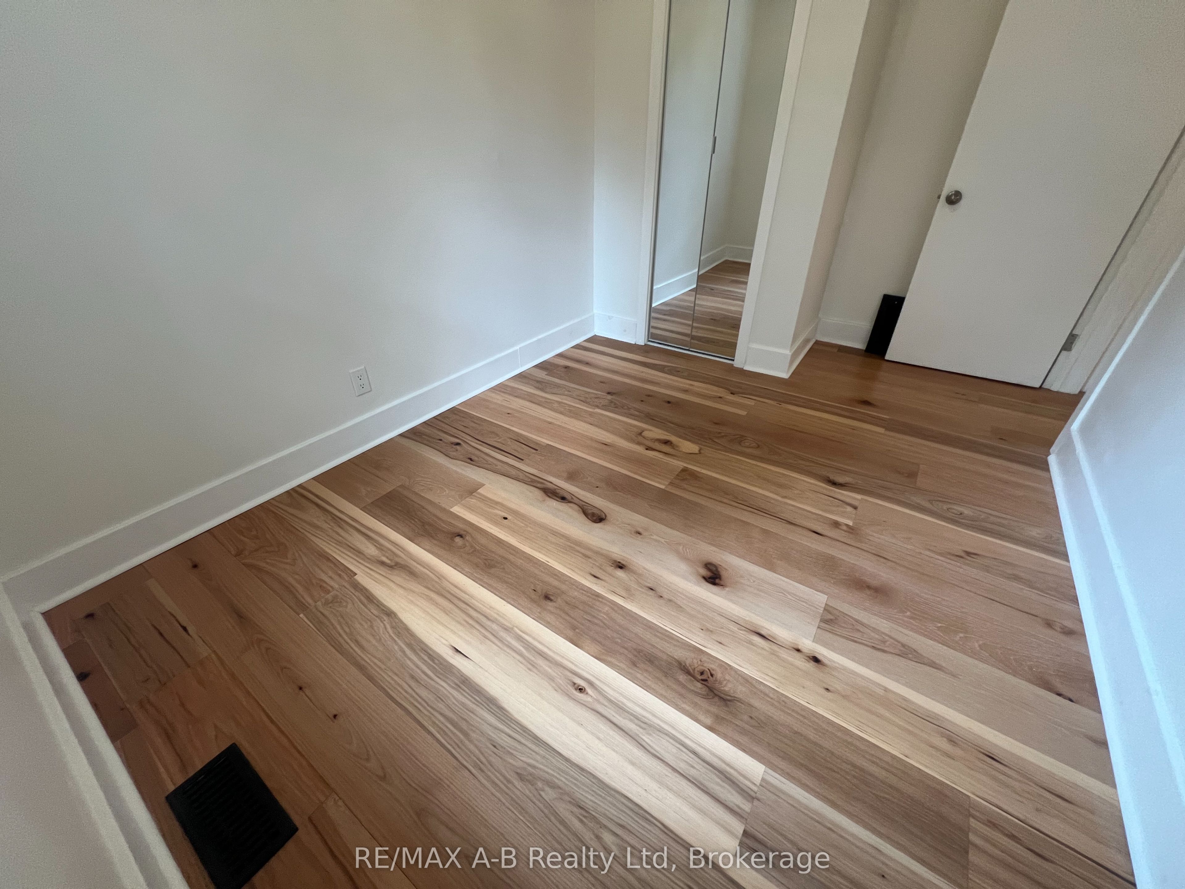 34 Somerset Street Property Photo 33