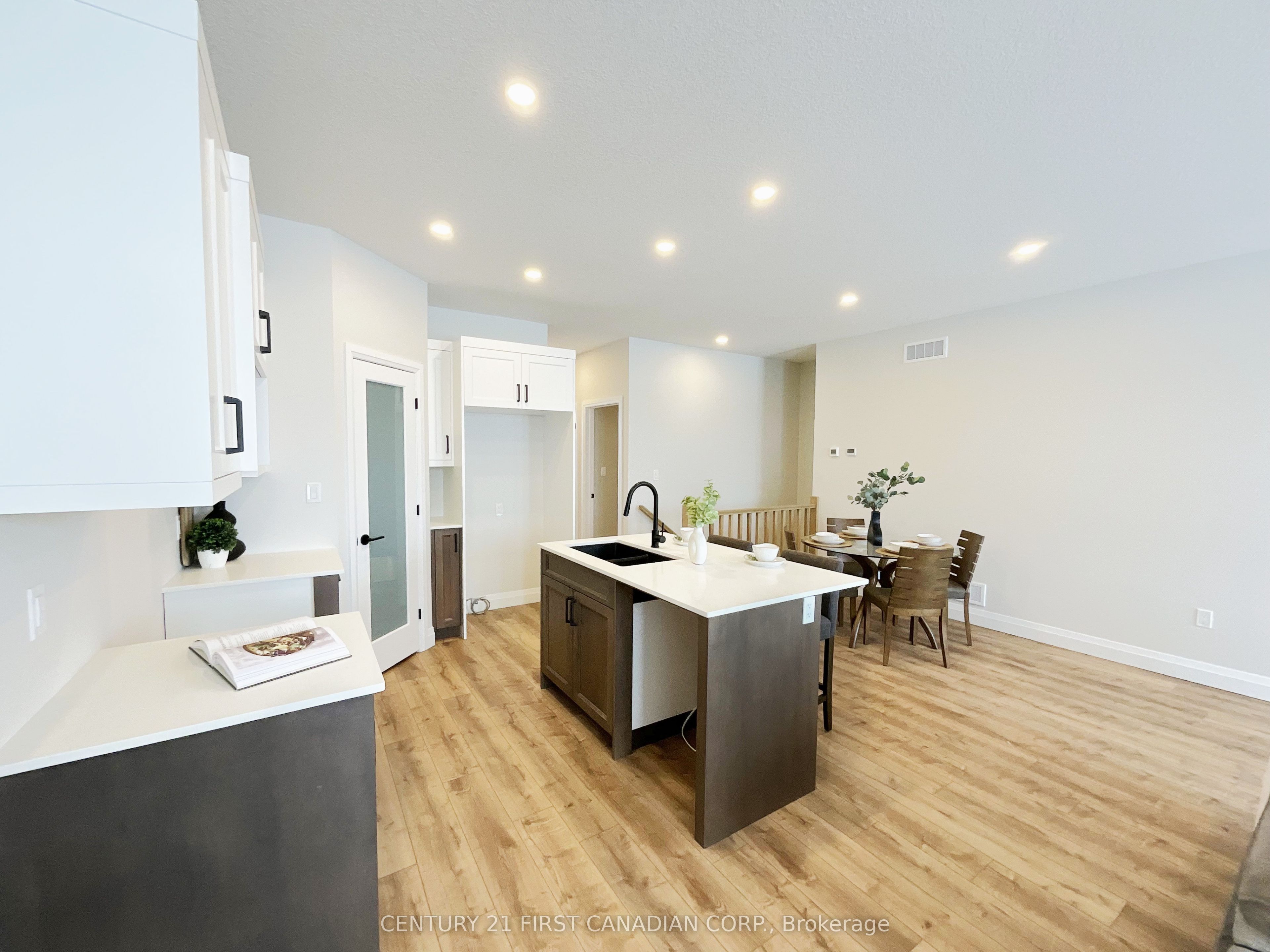 7 Postma Crescent Property Photo 14