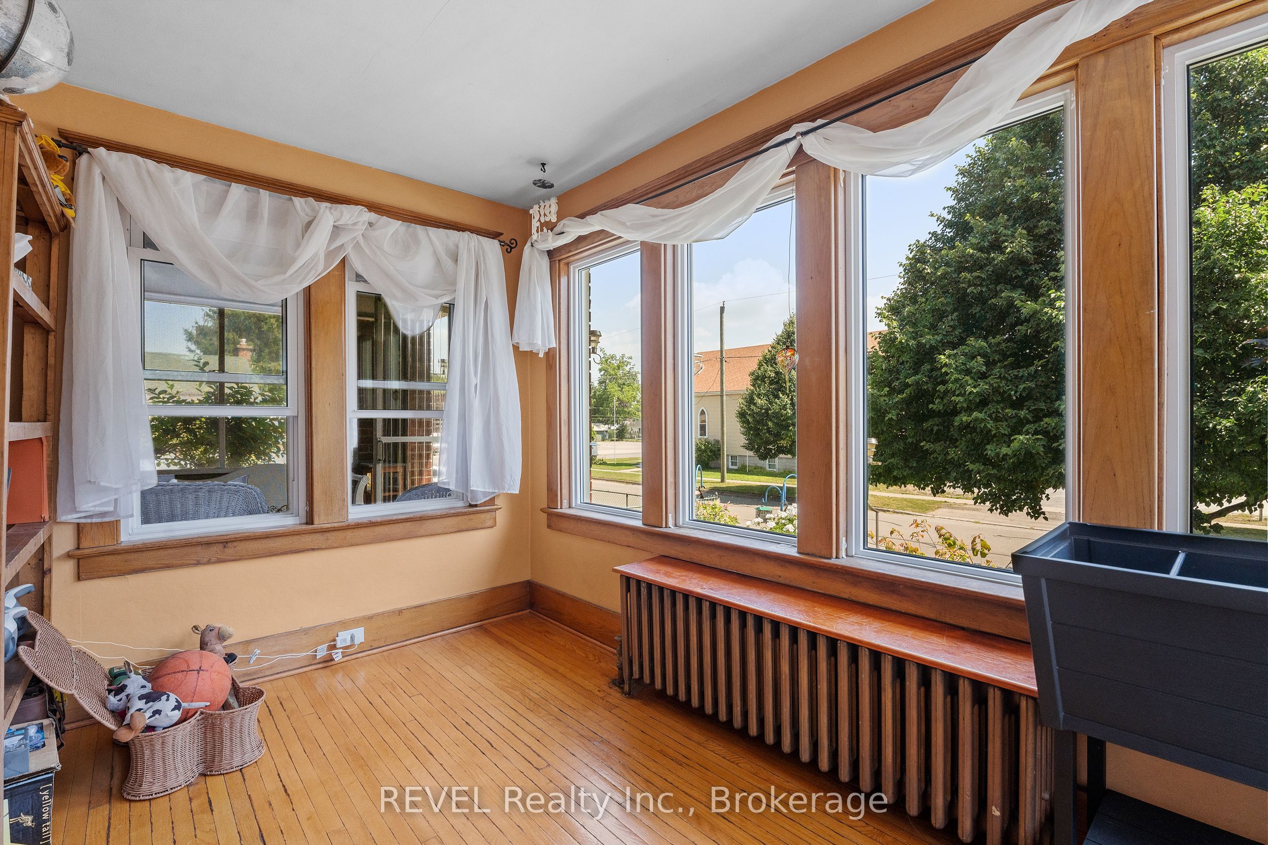 208 North Street Property Photo 11