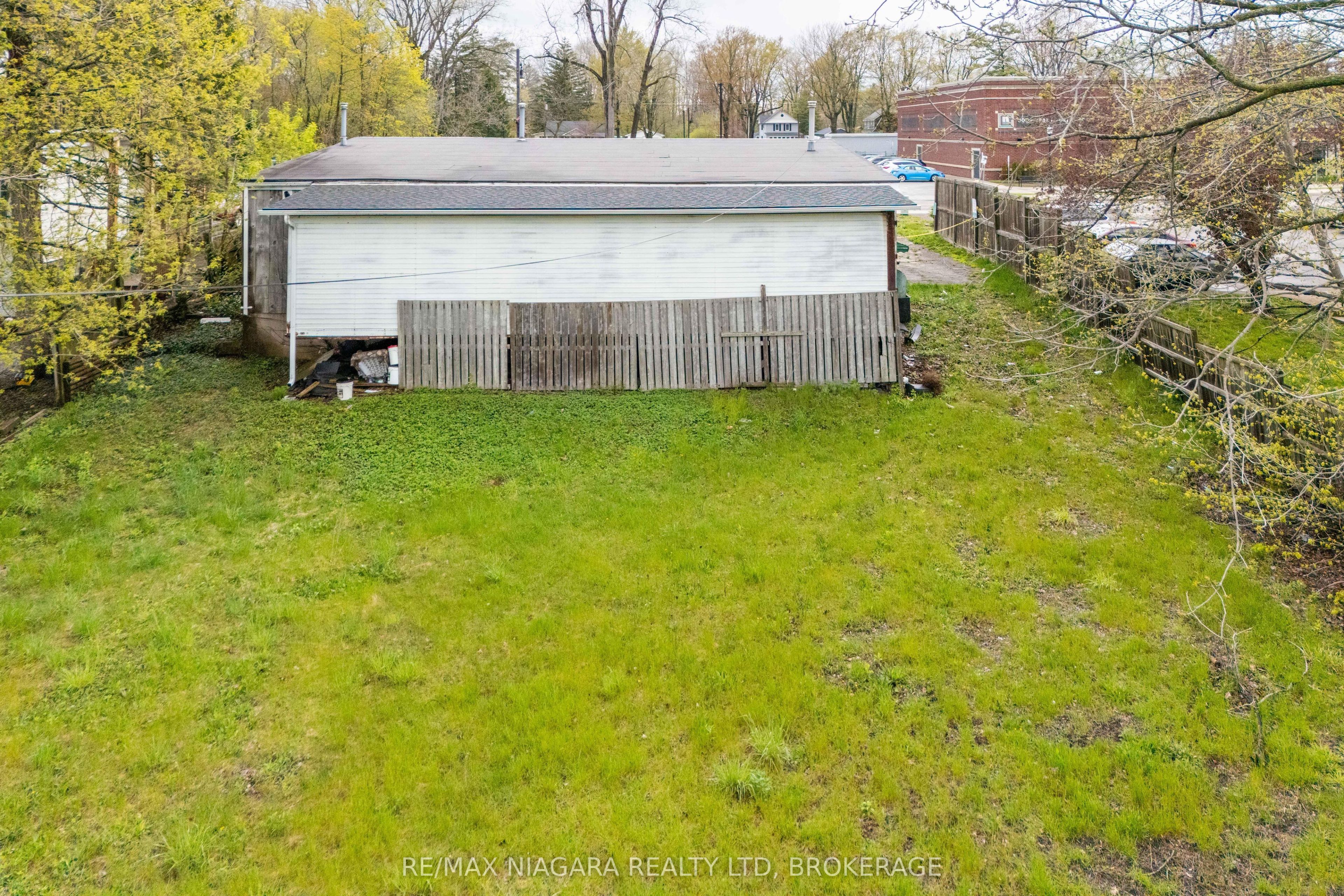 124 Ridge Road N Property Photo 10