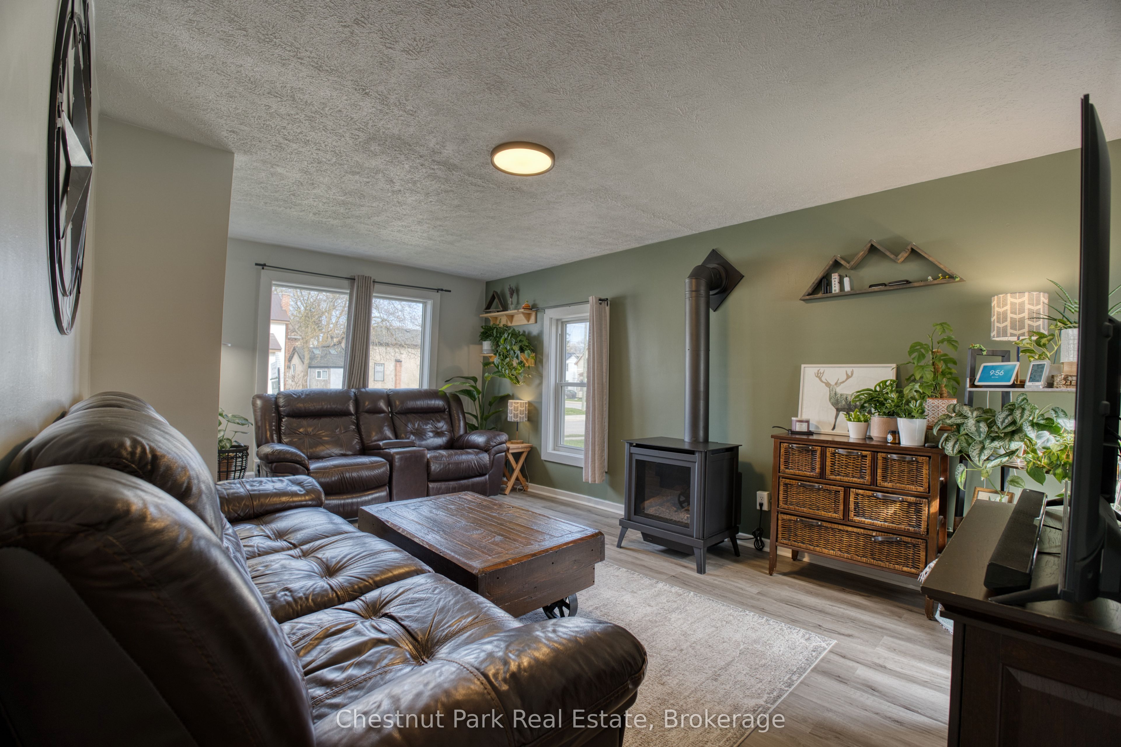 529 Claude Street Property Photo 6