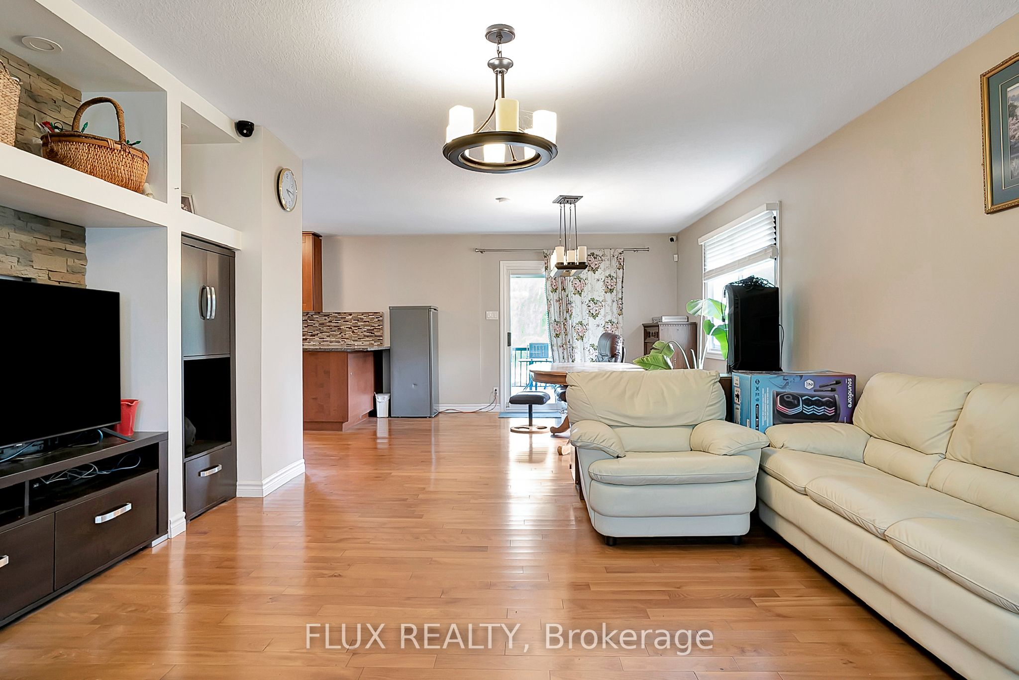1392 Doon Village Road Property Photo 3