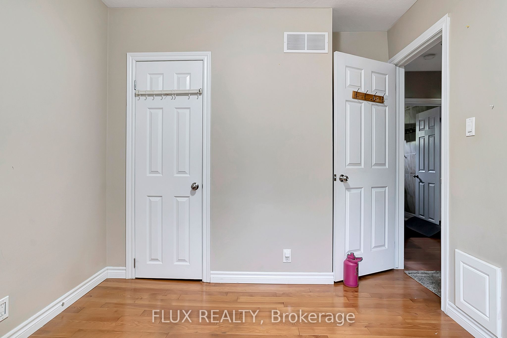 1392 Doon Village Road Property Photo 9