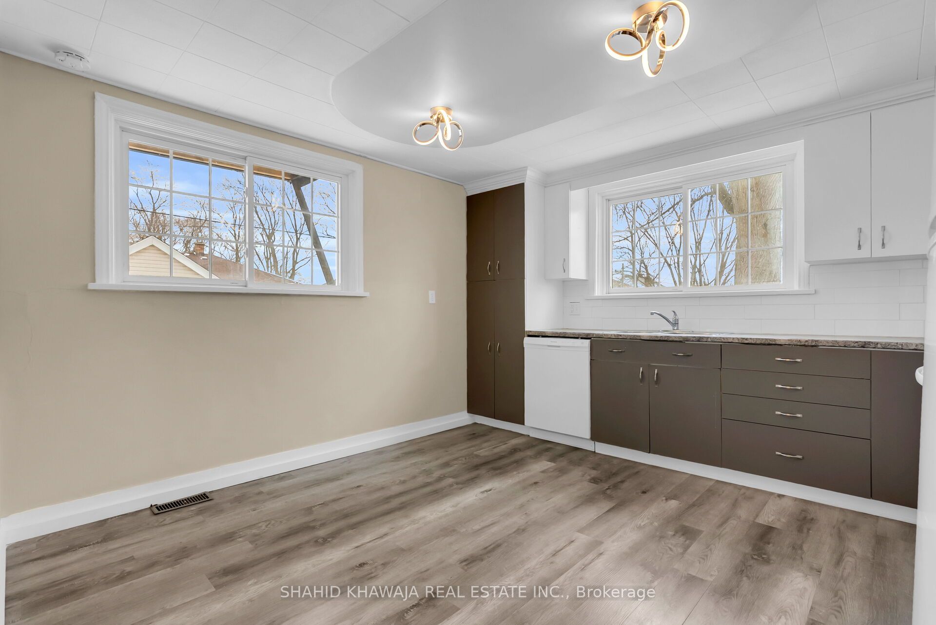 22 Lyons Avenue Property Photo 12