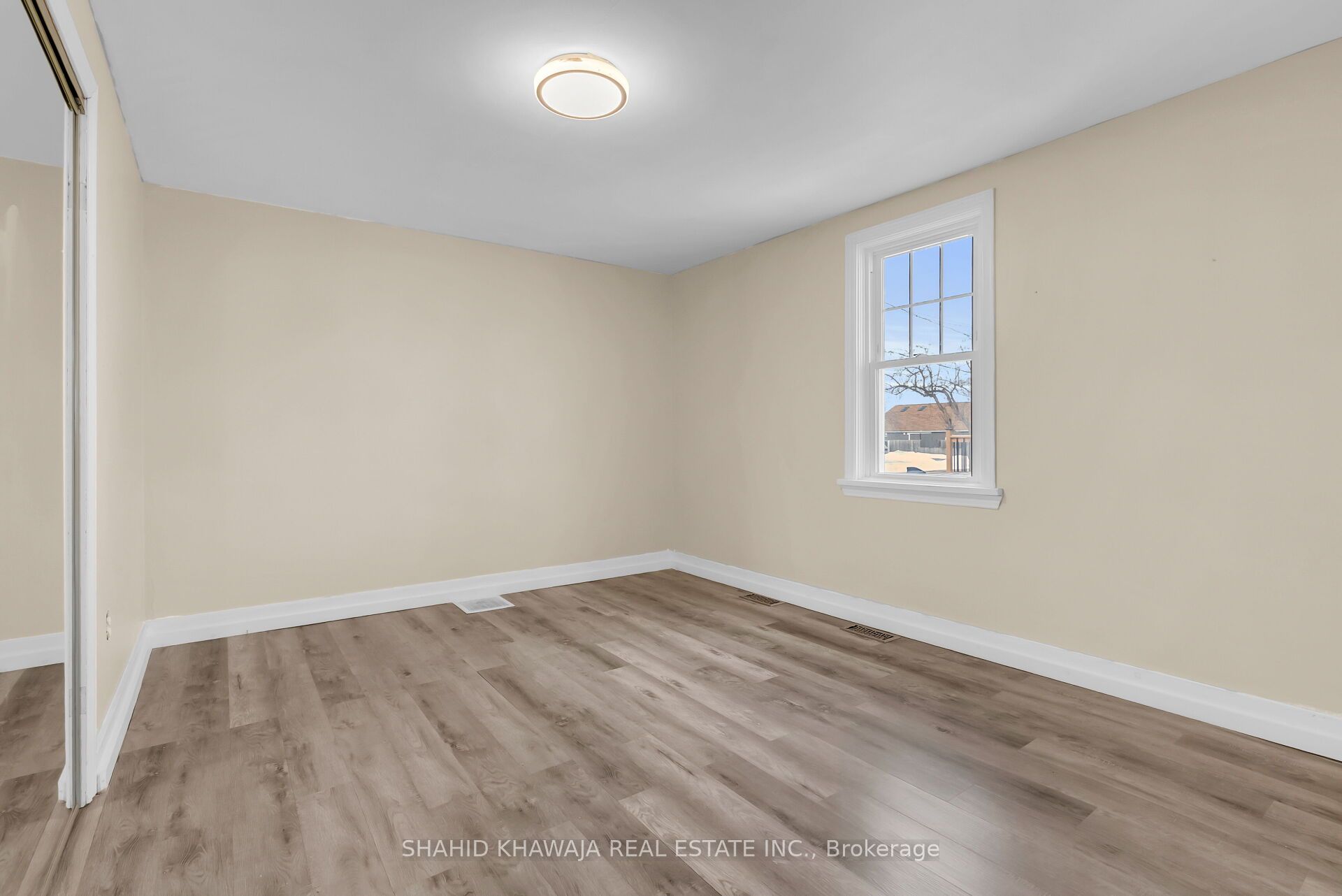 22 Lyons Avenue Property Photo 15