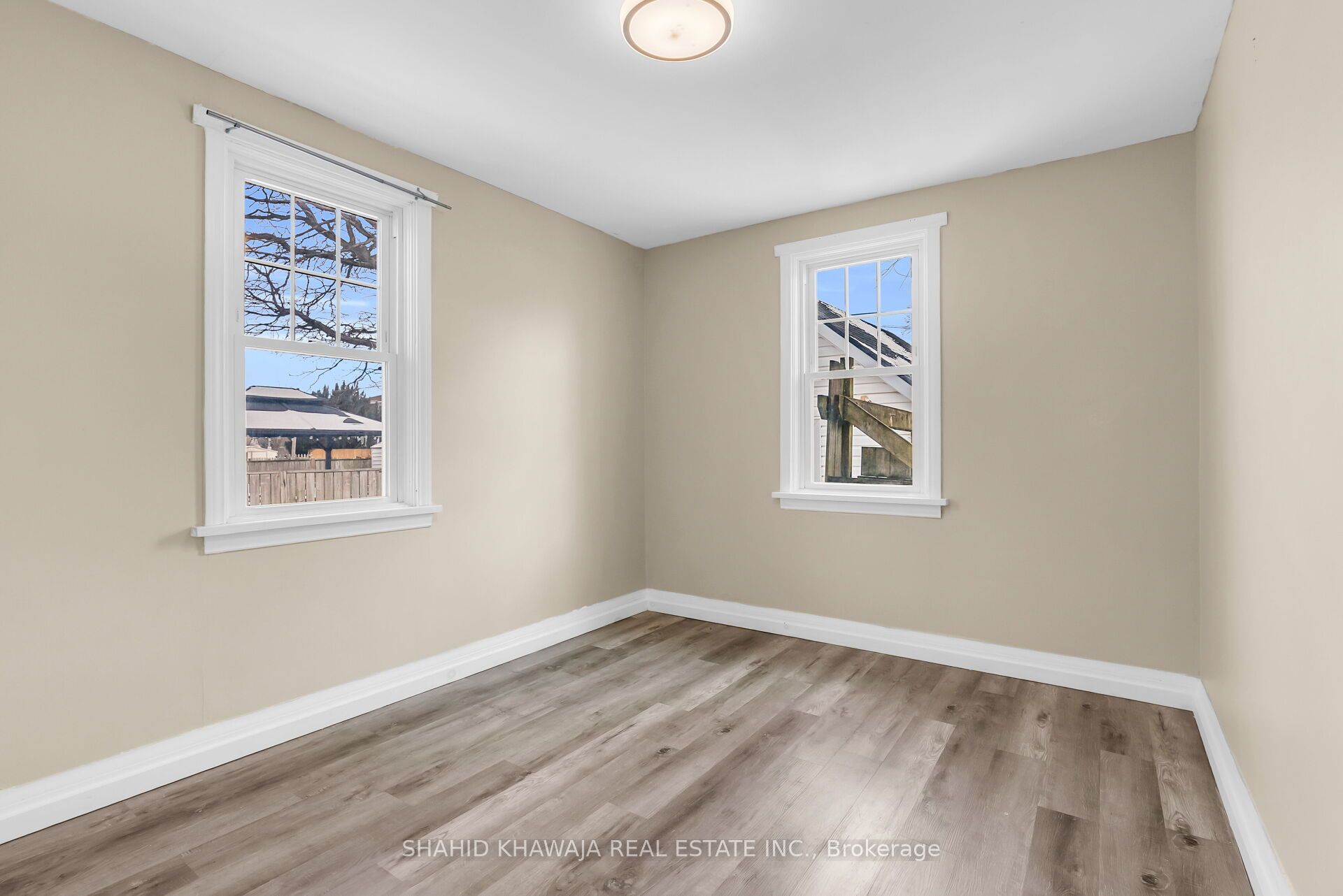 22 Lyons Avenue Property Photo 18