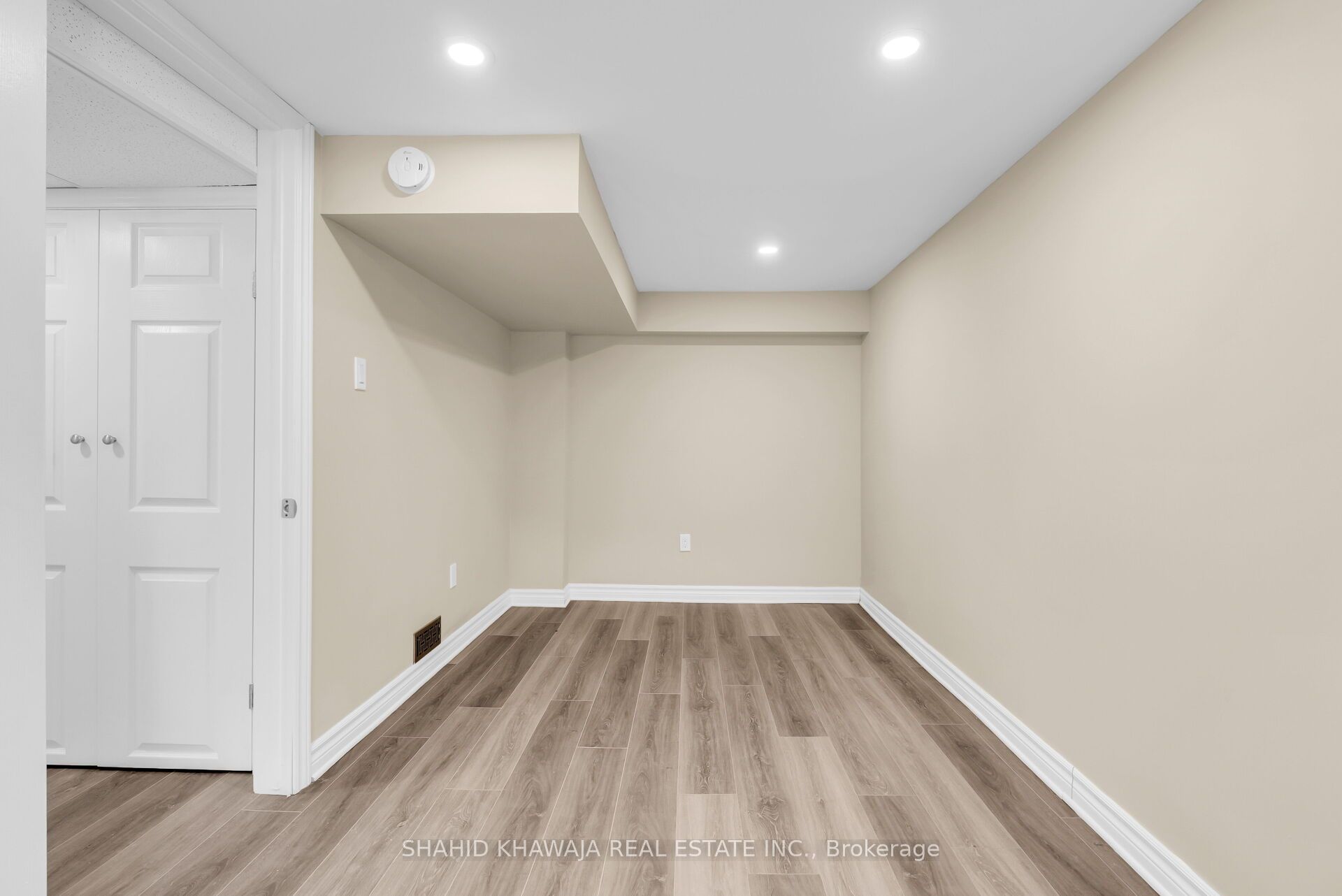22 Lyons Avenue Property Photo 25