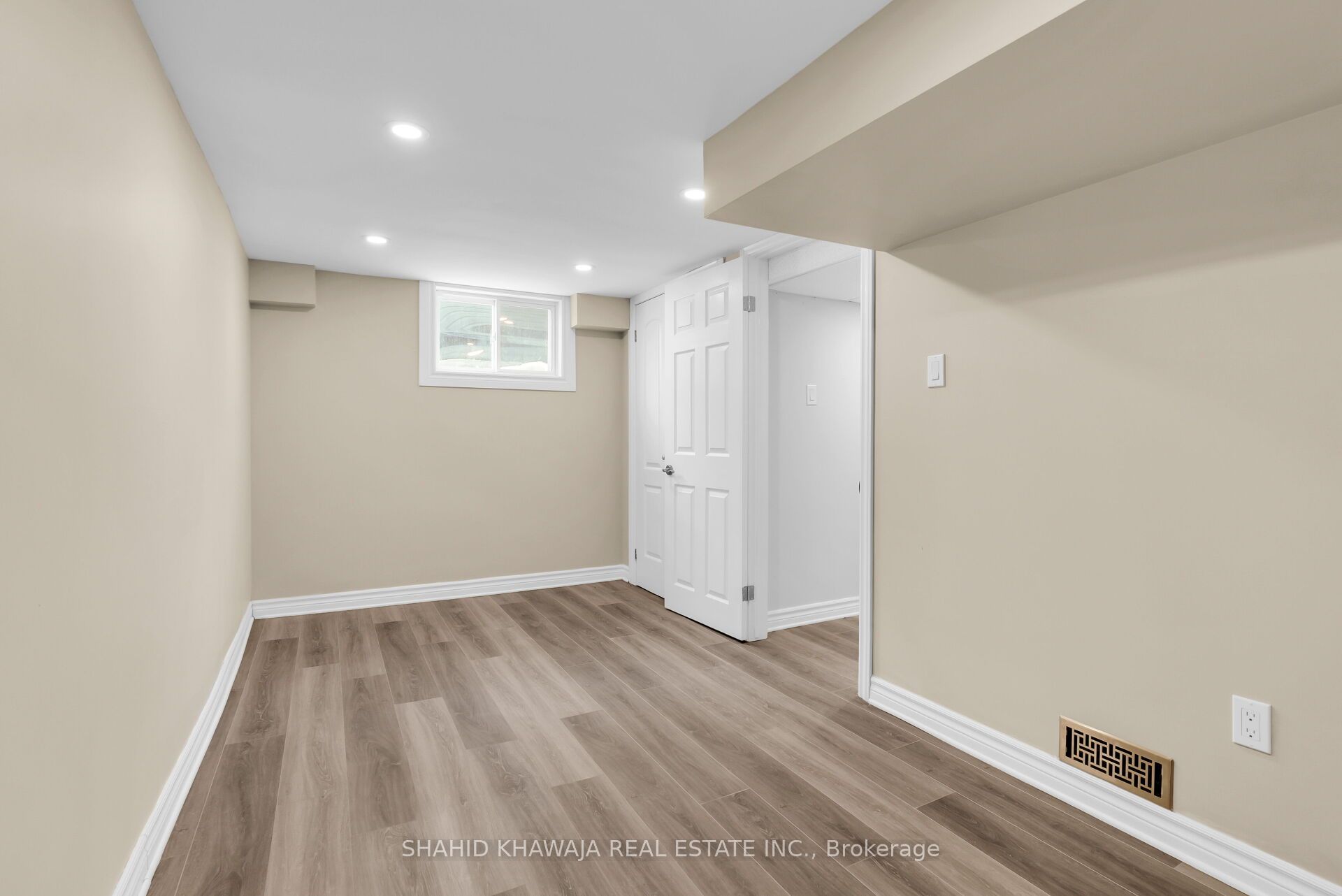 22 Lyons Avenue Property Photo 26