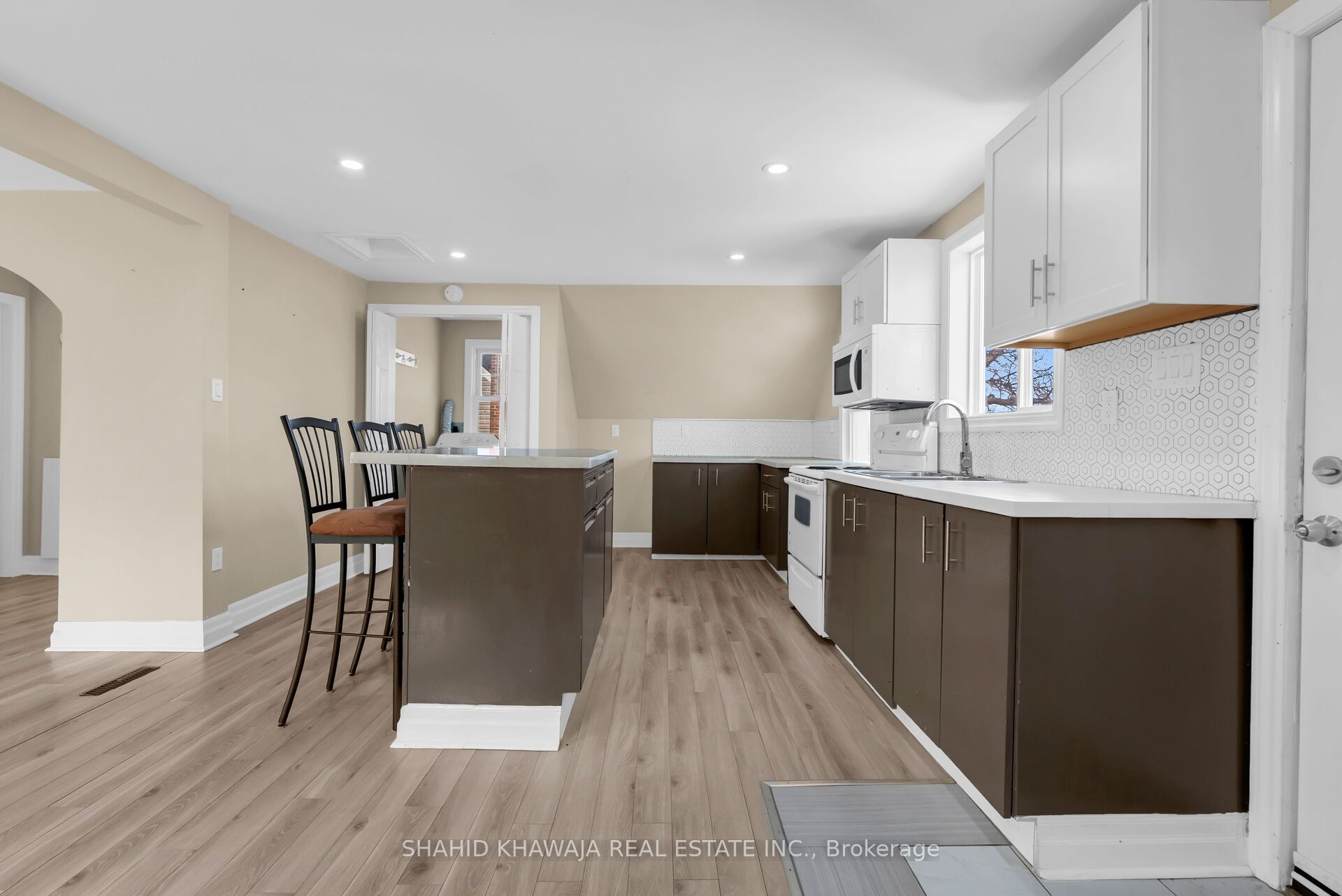 22 Lyons Avenue Property Photo 33